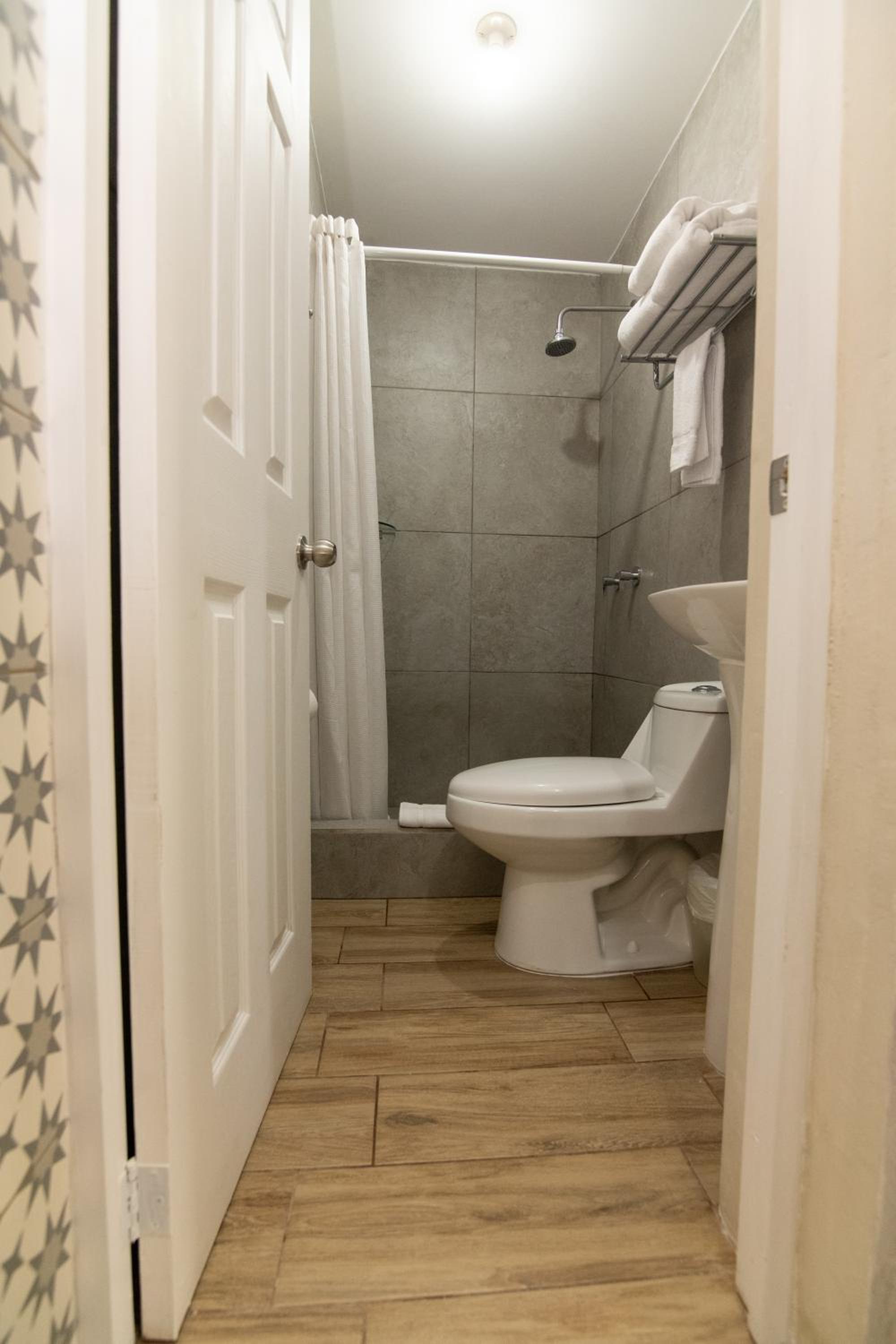 Deluxe Double Room (2 Adults + 1 Child) photo 3