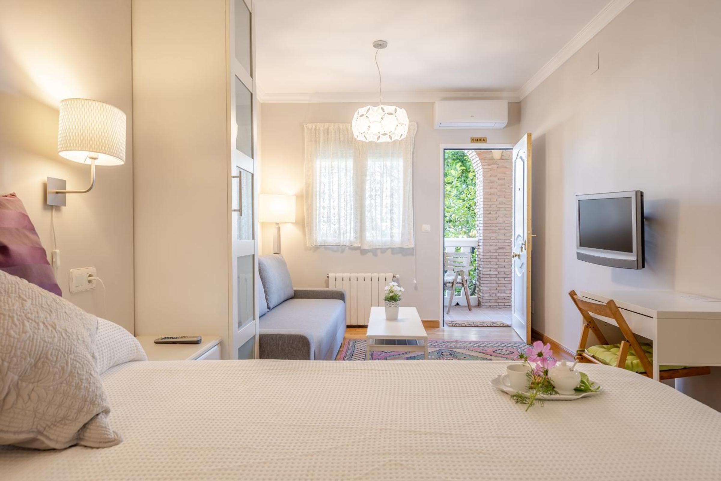 Double Room with Garden View - Photo 20