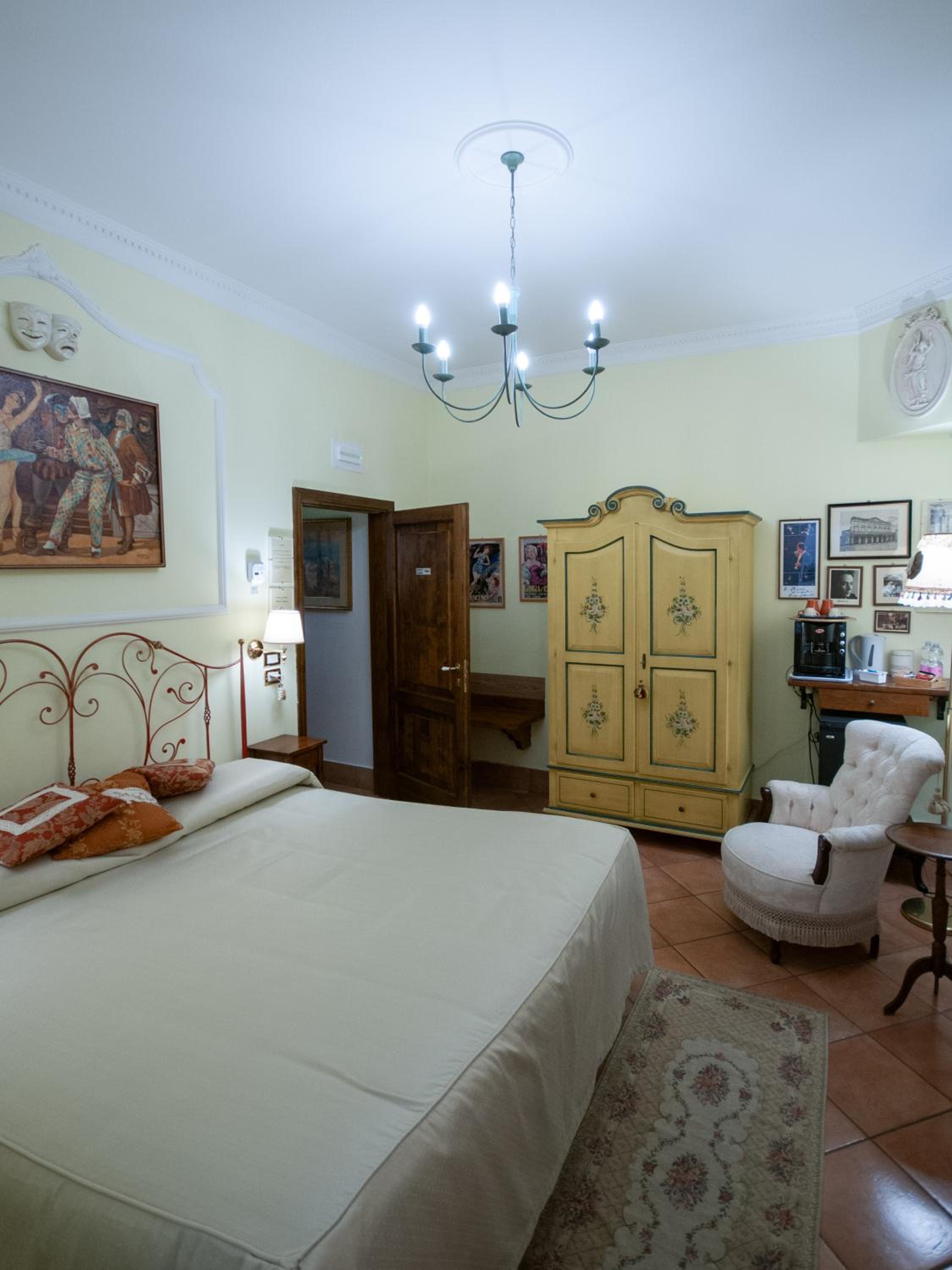 Standard Double Room photo 2