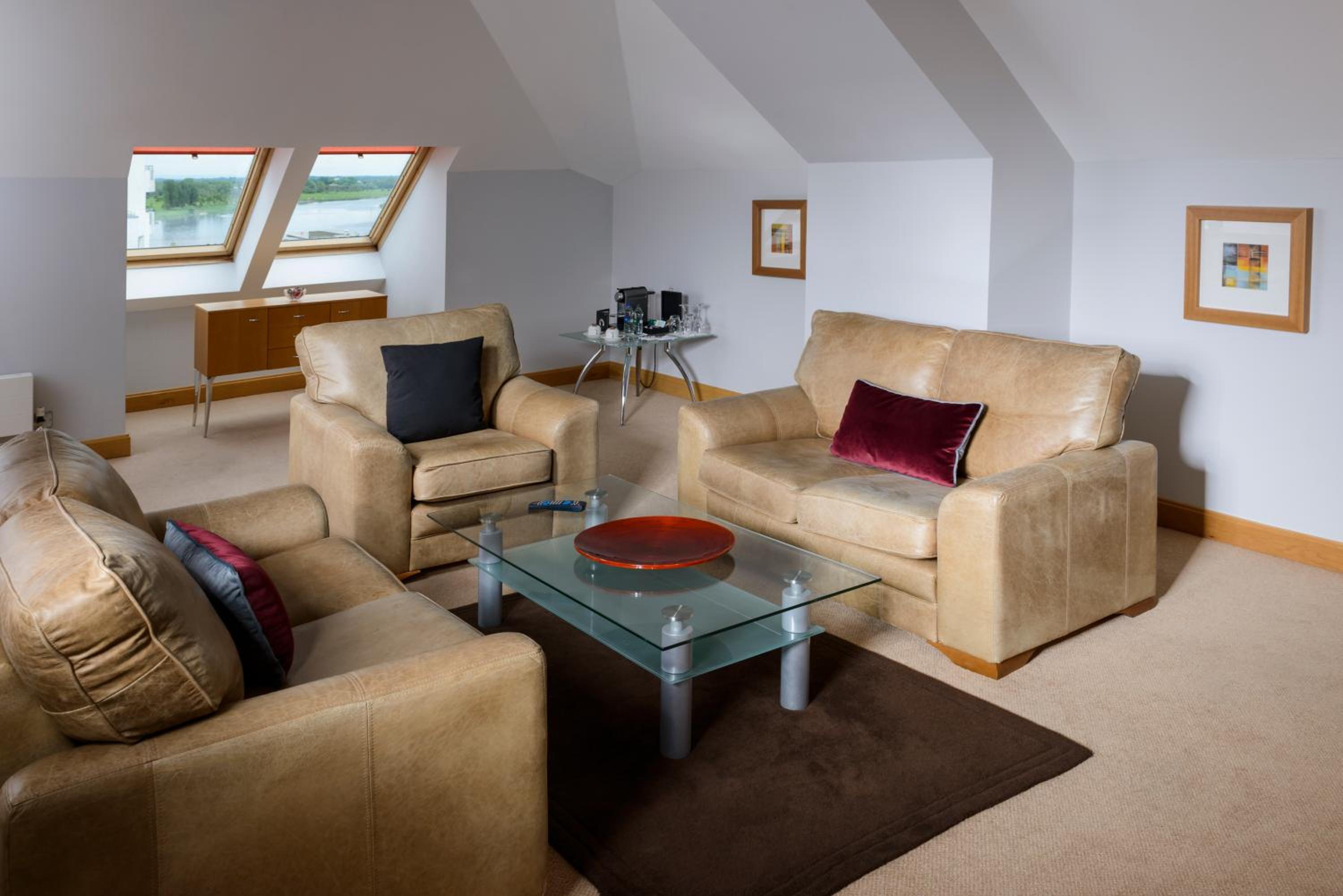 Suite with River View - Photo 3