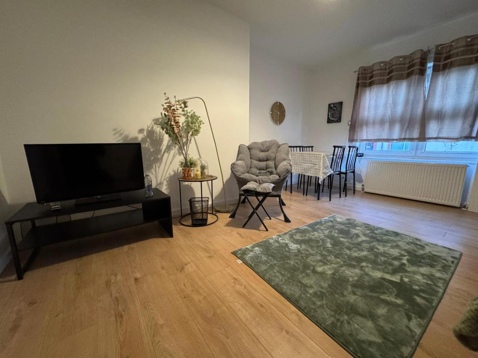 Superior Double Room with Separate Private Bathroom photo 1