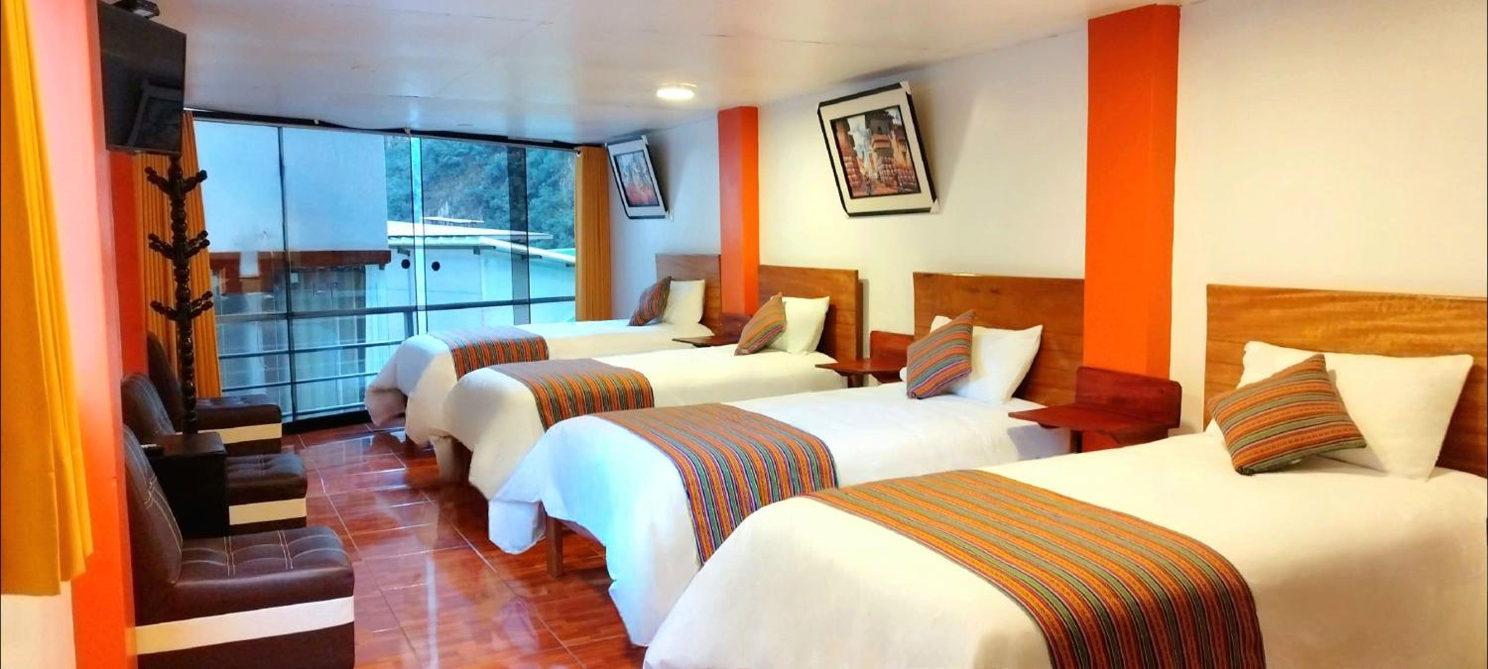 Quadruple Room with Private Bathroom photo 1
