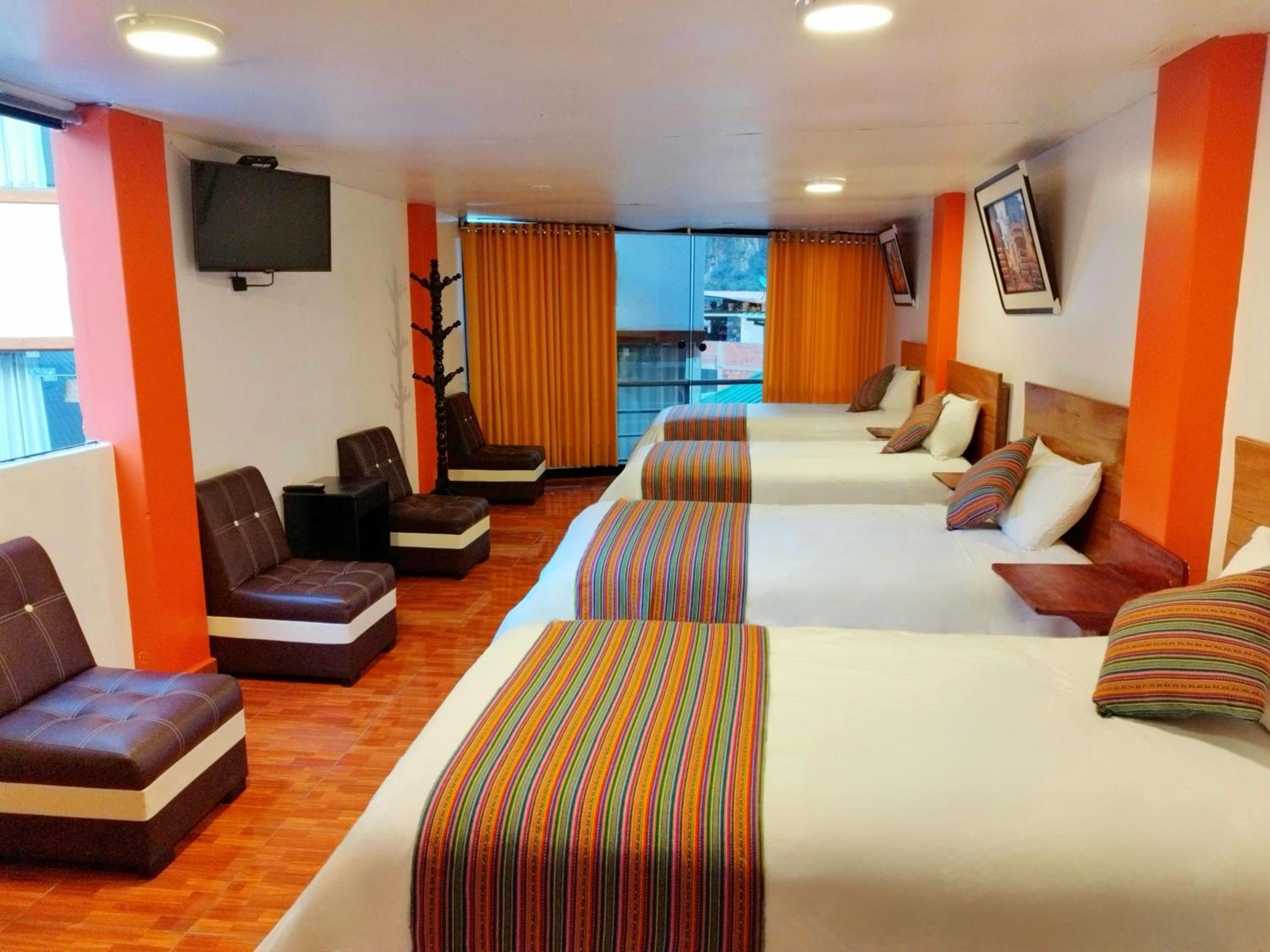 Quadruple Room with Private Bathroom photo 2