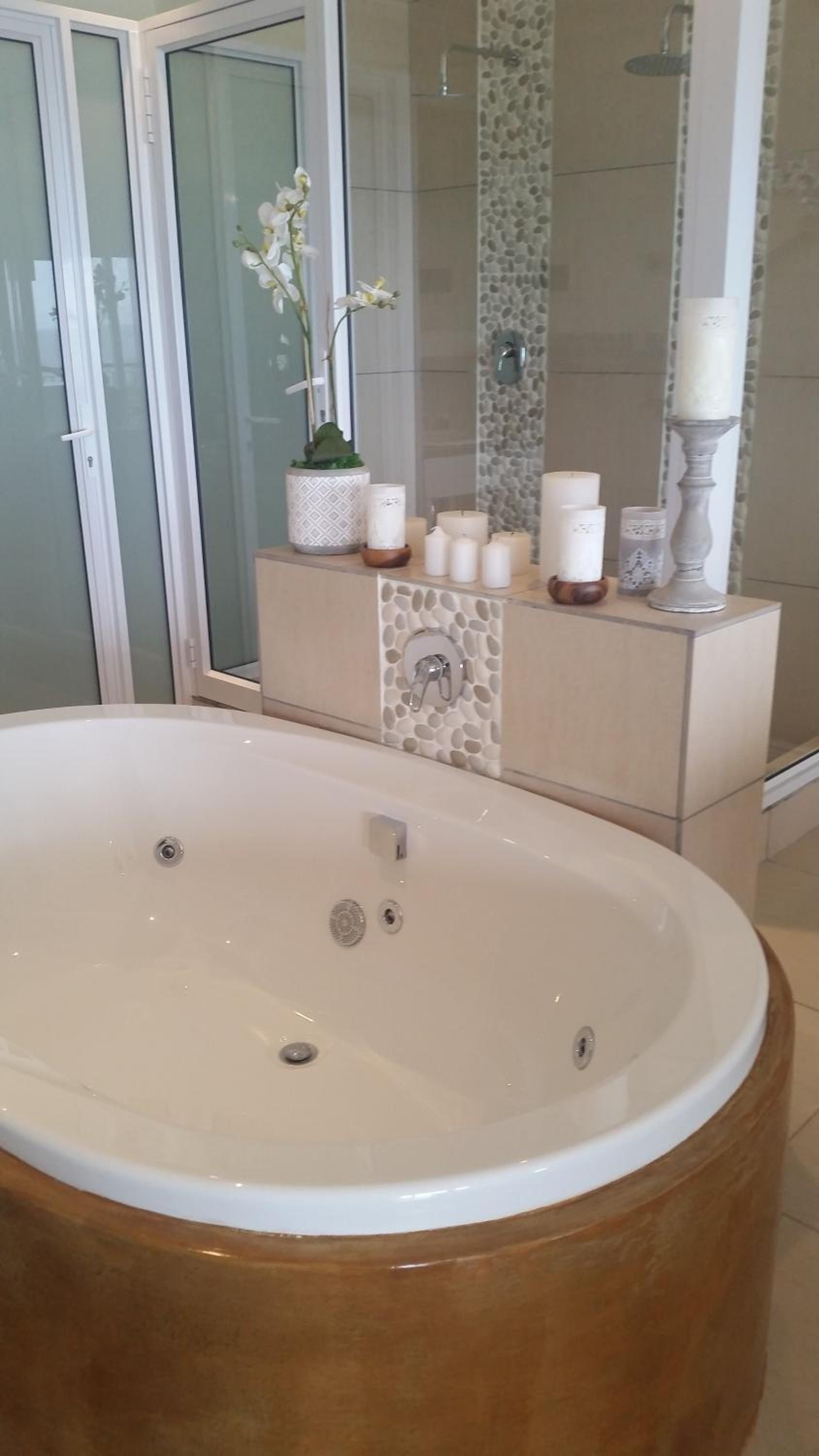 Honeymoon Suite - Photo 15