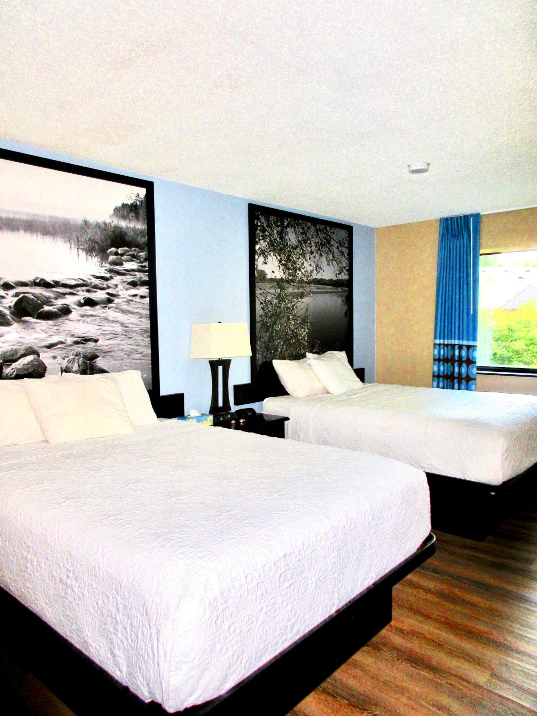 Studio Suite with Three Double Beds - Non-Smoking - Photo 7