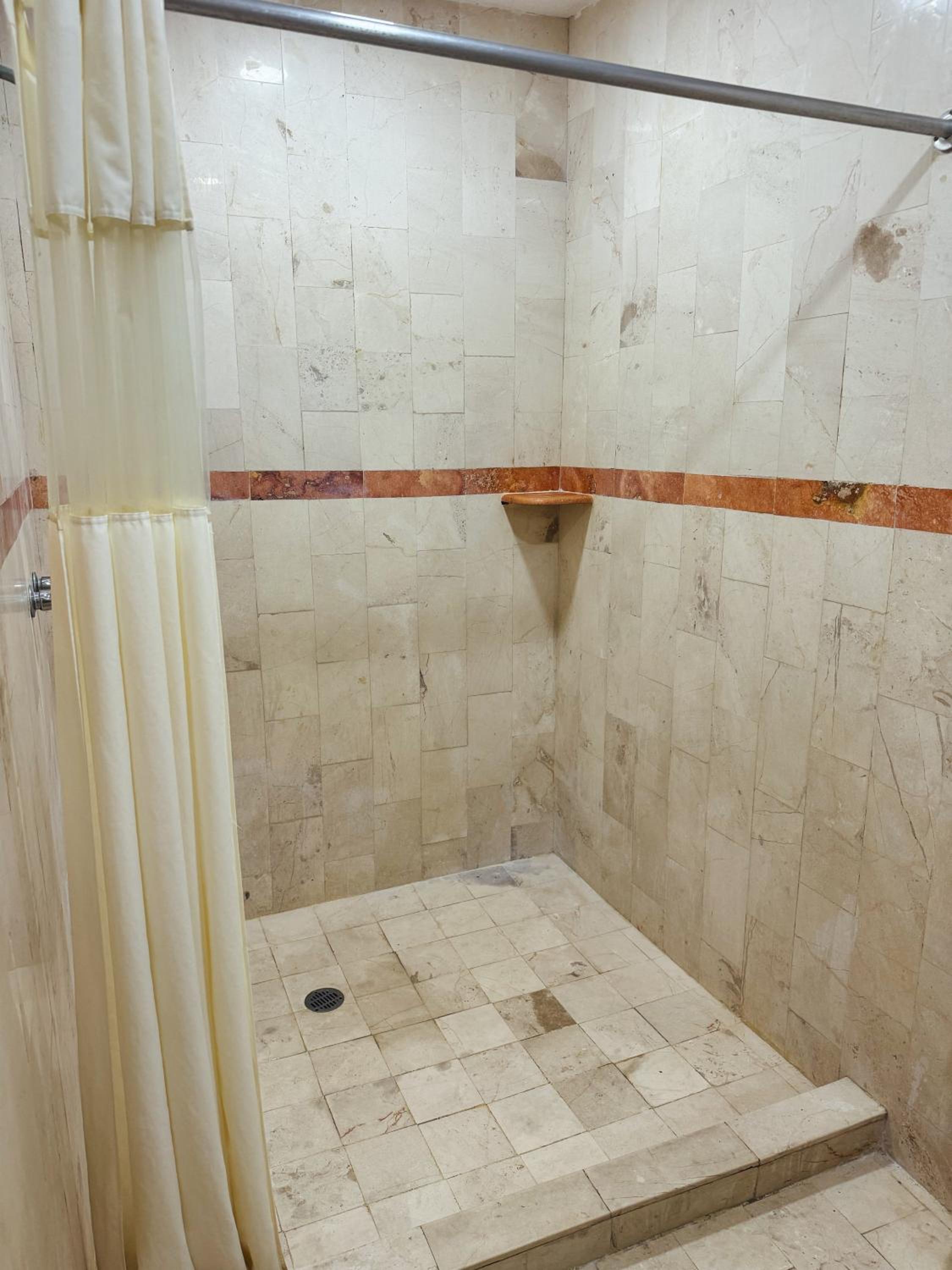 Quadruple Room - Photo 4