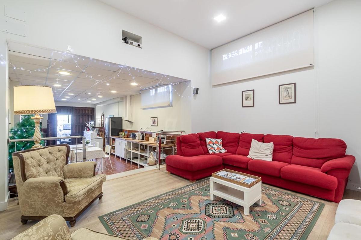Seven-Bedroom House photo 2