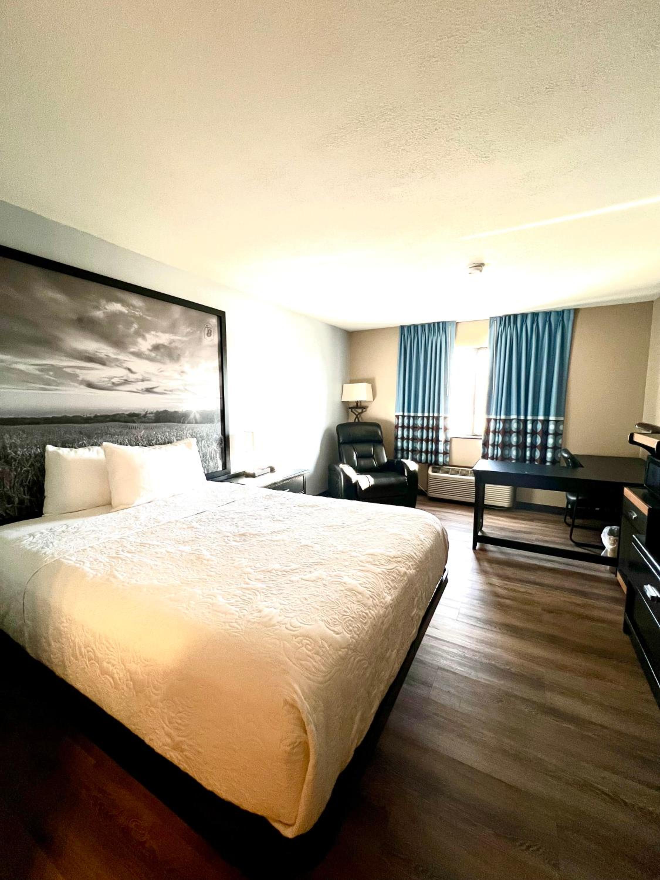 Business Queen Room - Non-Smoking - Photo 8