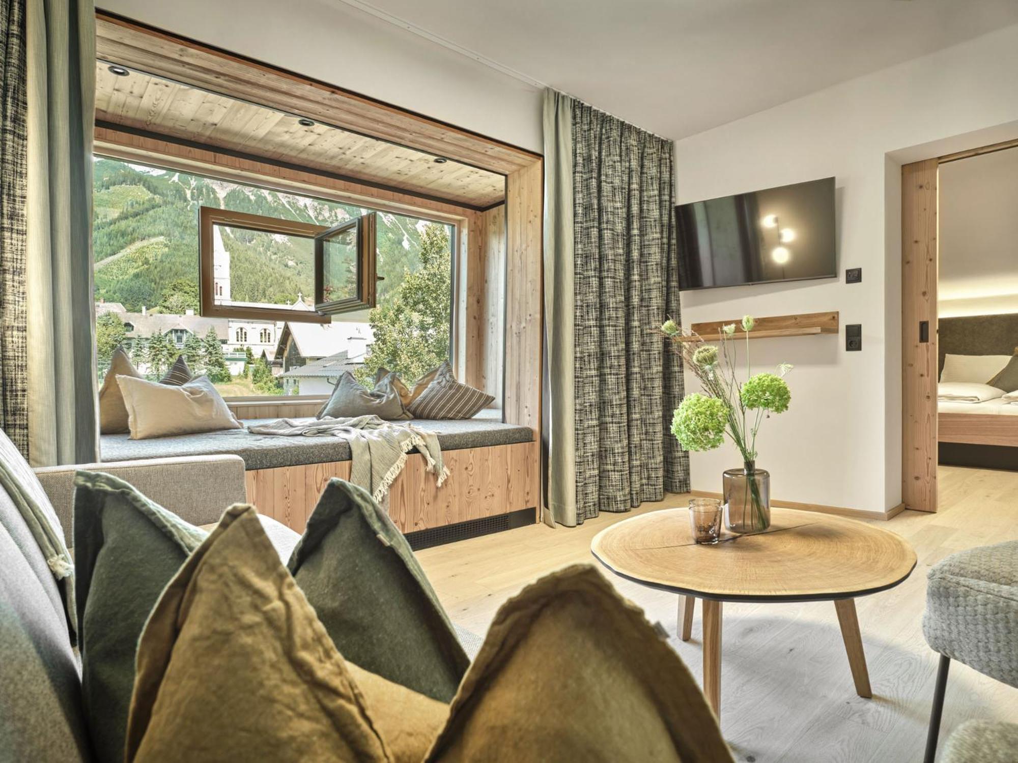 Deluxe Double Room with Shower - Photo 1