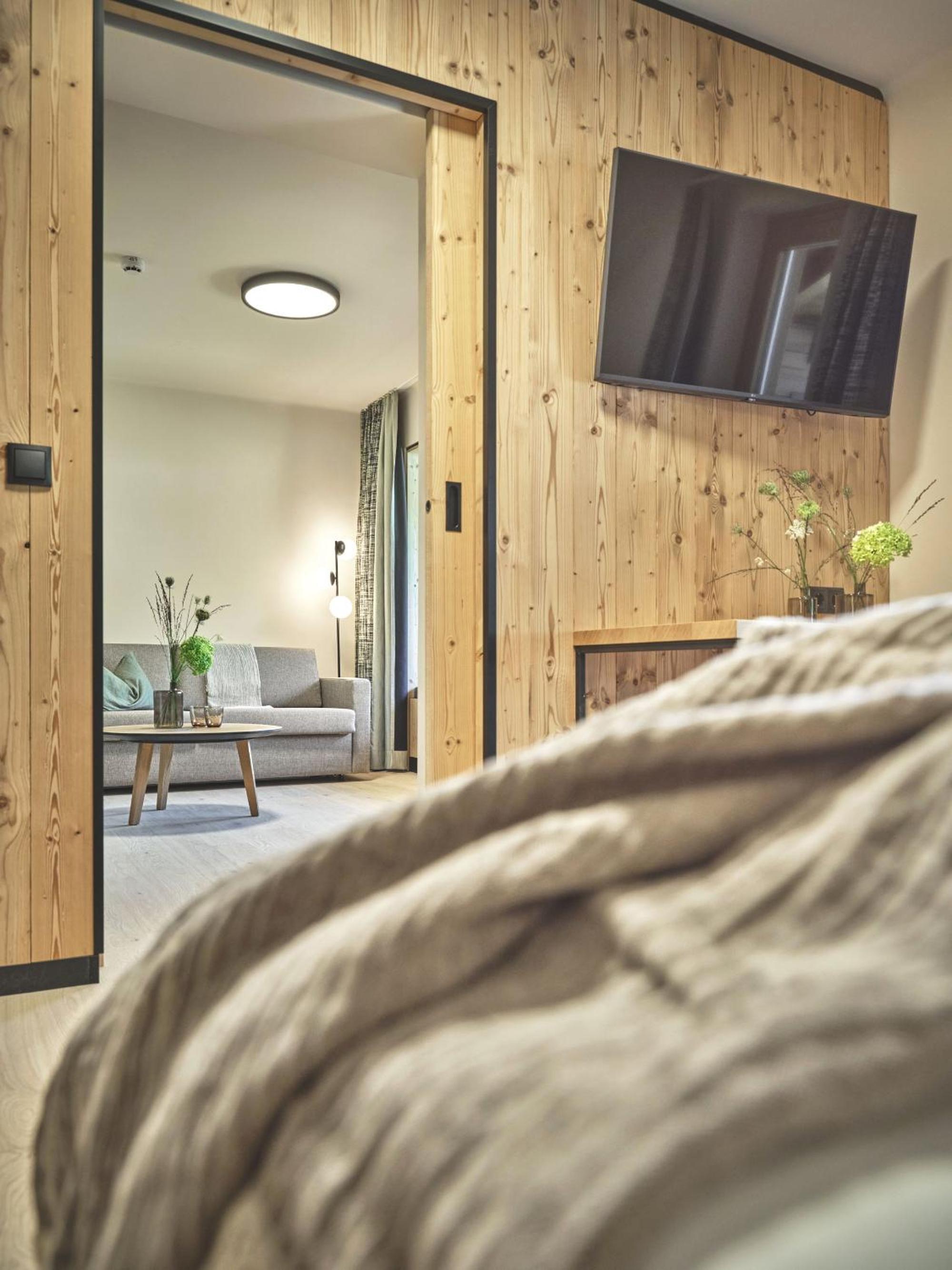 Deluxe Double Room with Shower - Photo 6
