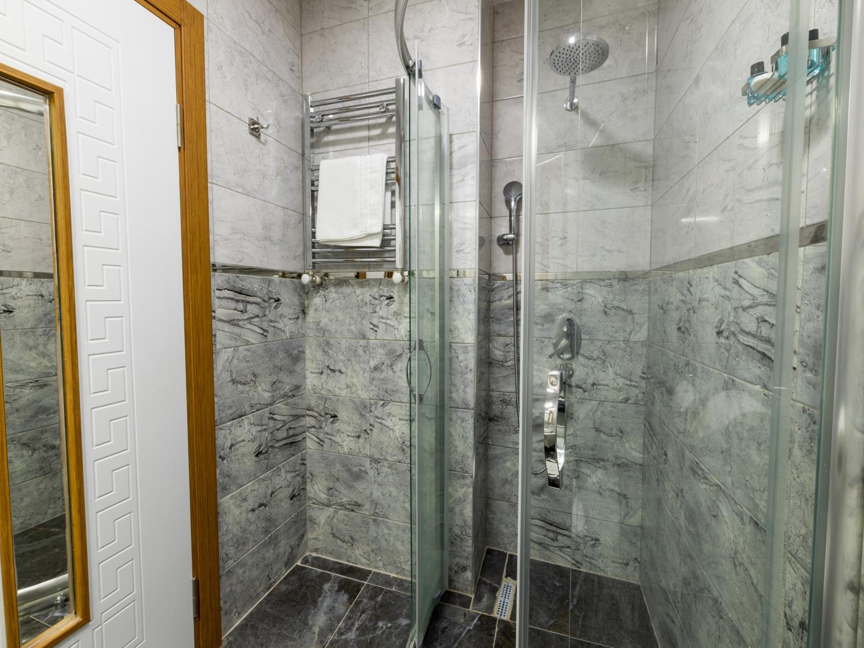 Deluxe Triple Room photo 3