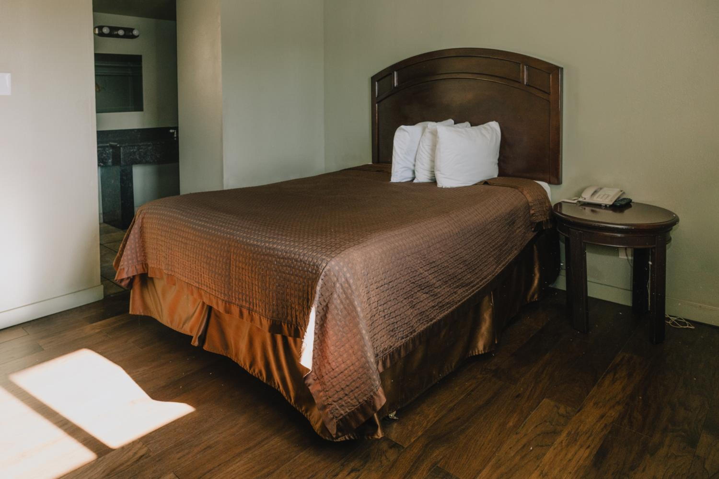 Queen Room - Photo 1