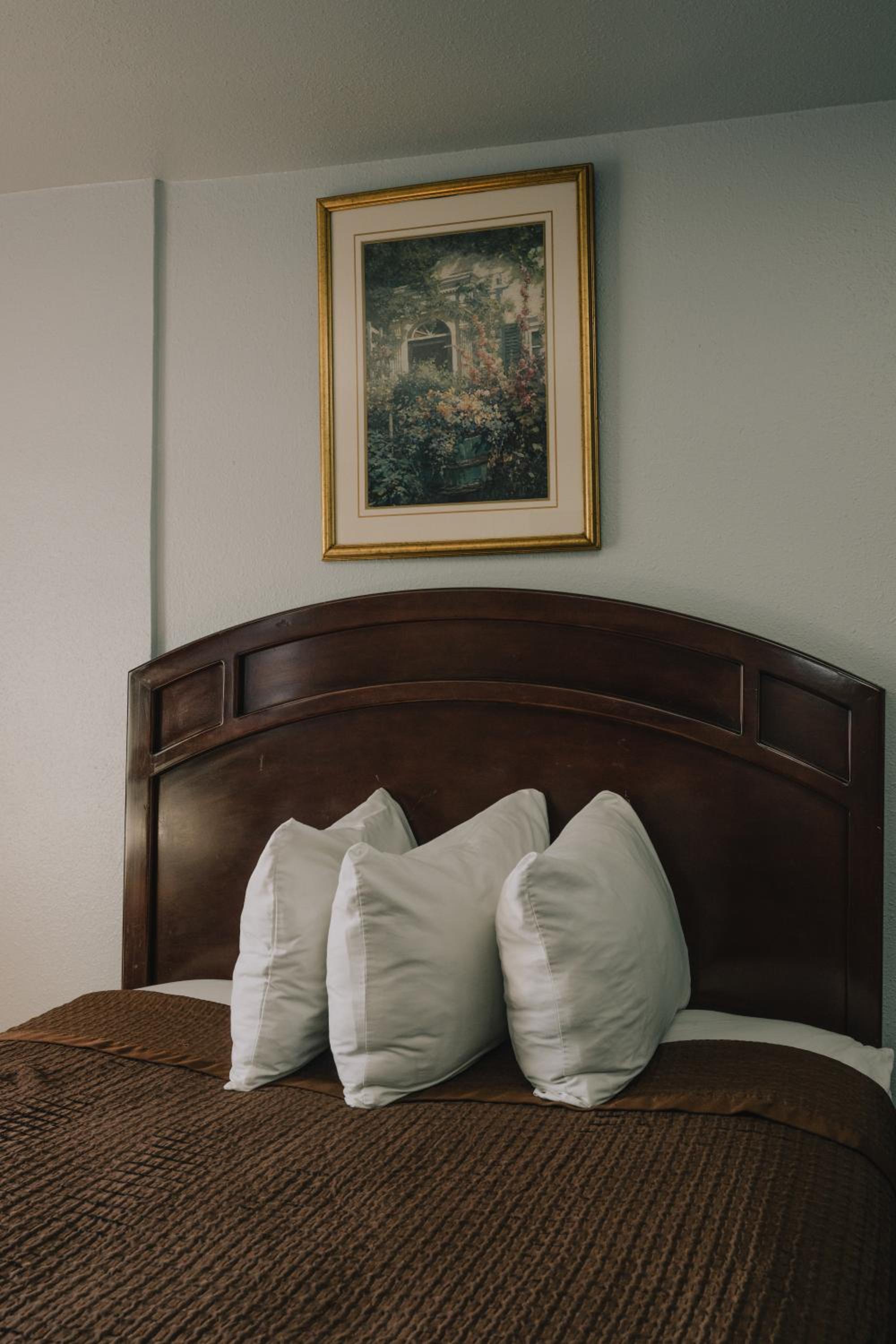 Queen Room - Photo 12