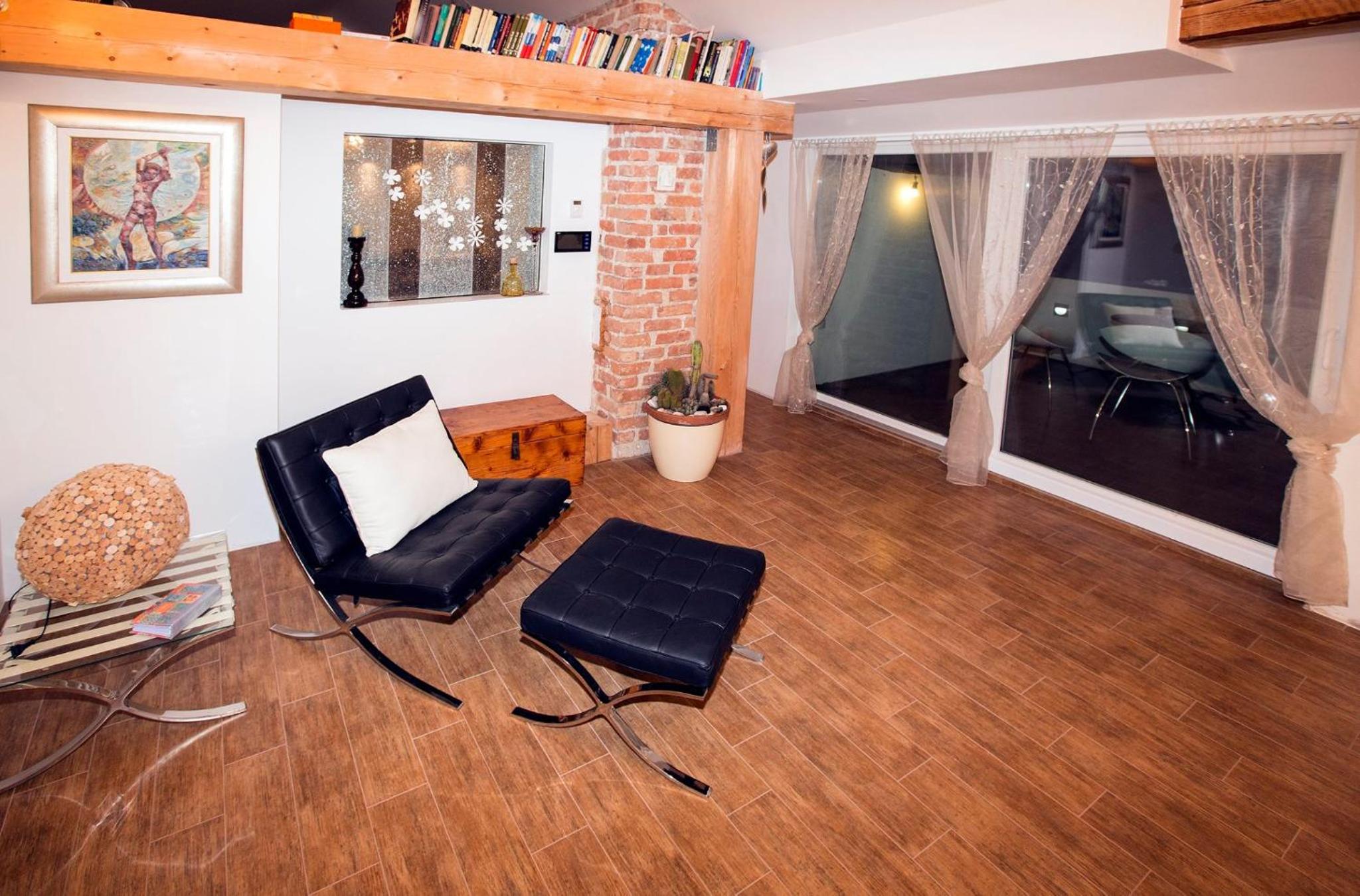 Apartment with Terrace - Photo 16