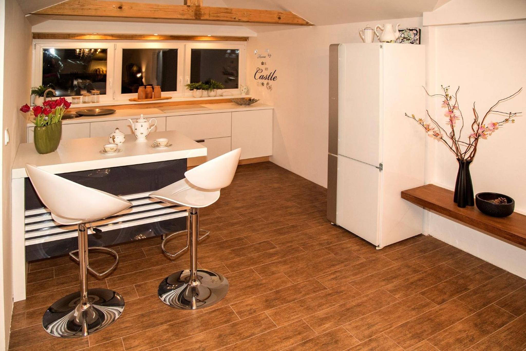 Apartment with Terrace - Photo 2