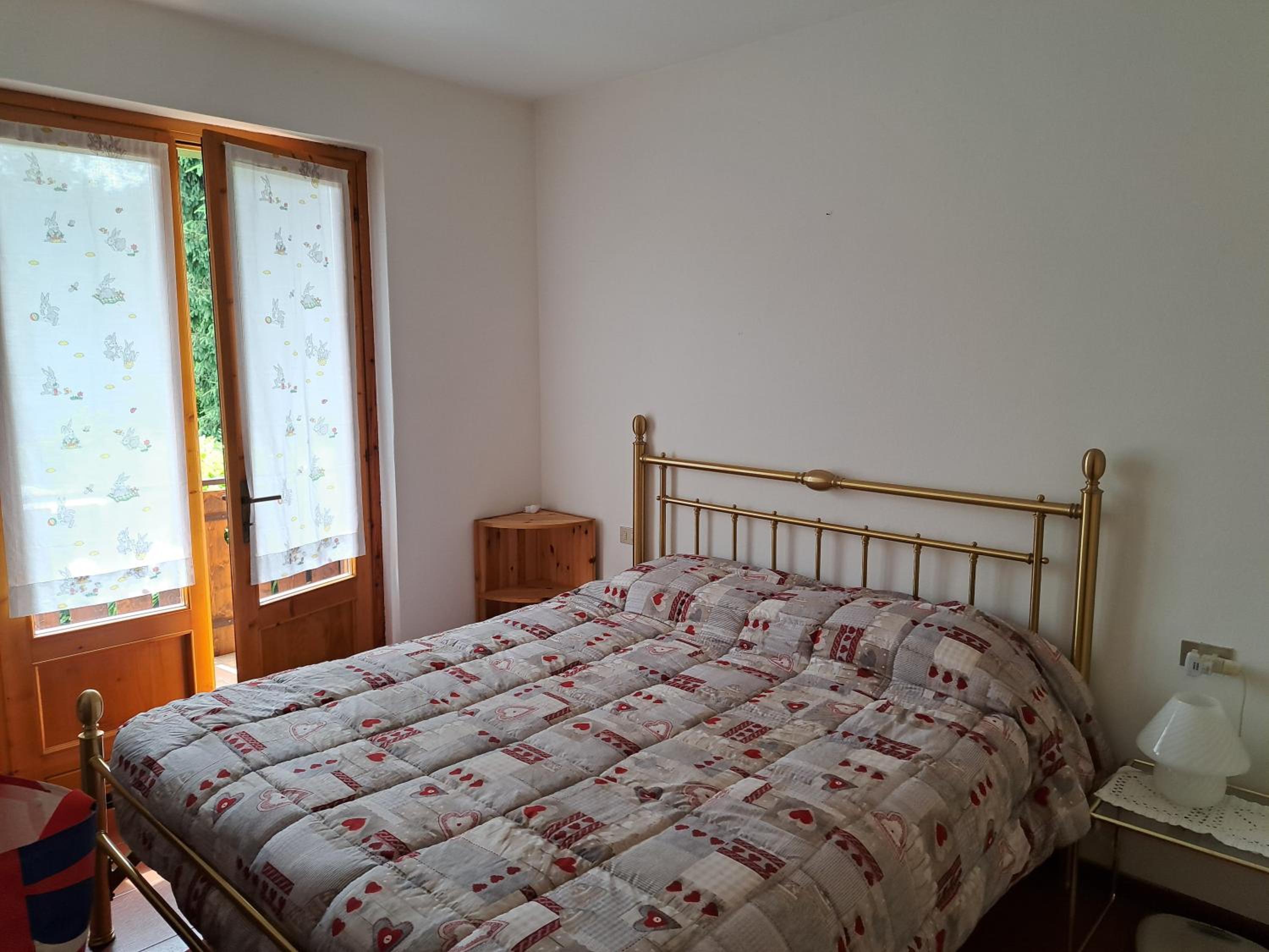 Two-Bedroom Apartment with Mountain View
