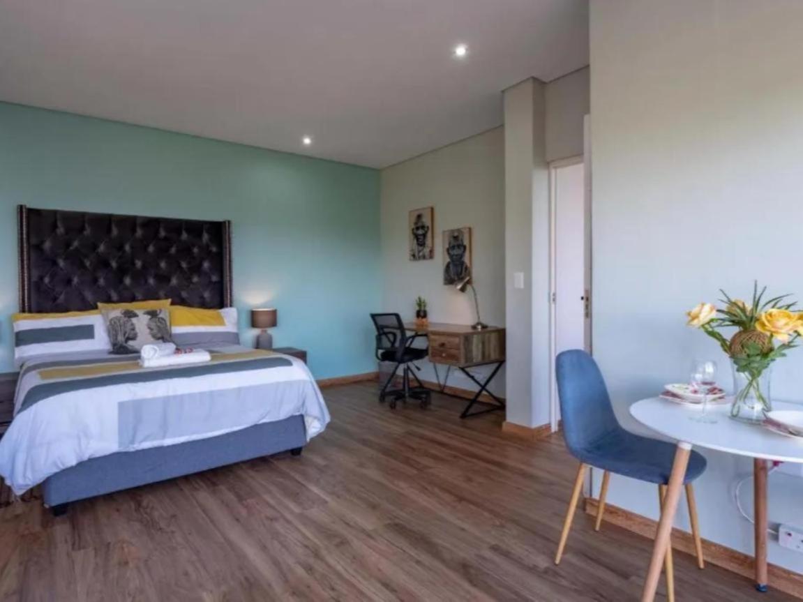 Double Room with Balcony and Sea View - Photo 2