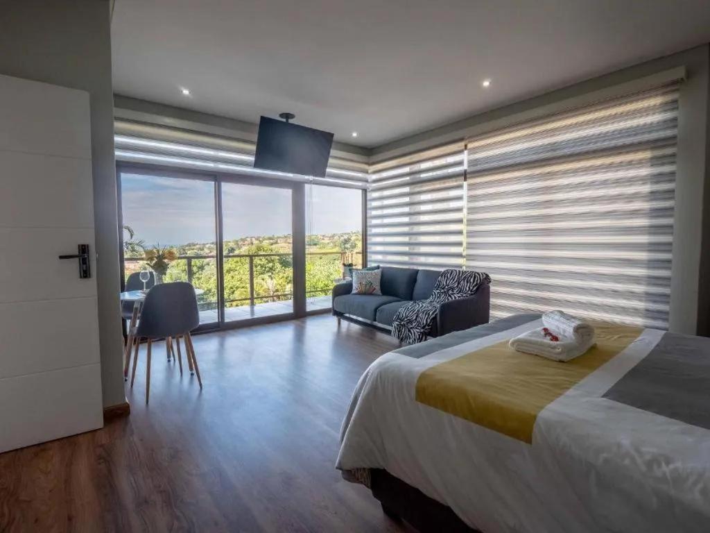 Double Room with Balcony and Sea View - Photo 6