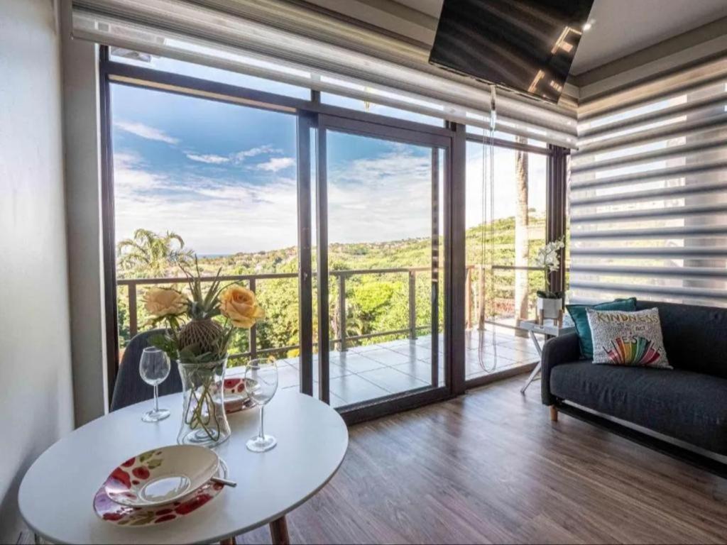 Double Room with Balcony and Sea View - Photo 9