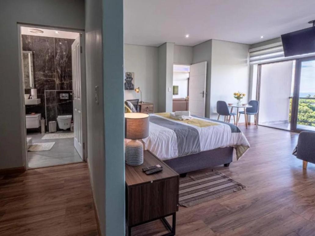 Double Room with Balcony and Sea View - Photo 11