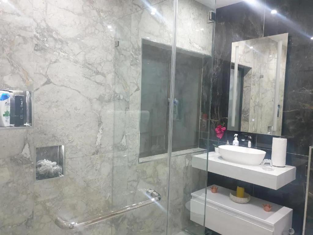 Double Room with Balcony and Sea View - Photo 13
