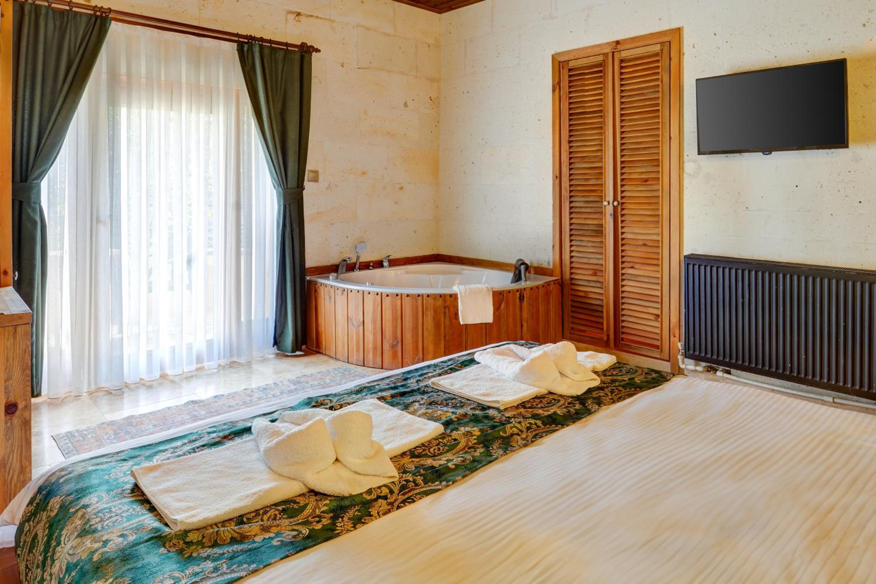 Suite with Balcony photo 1