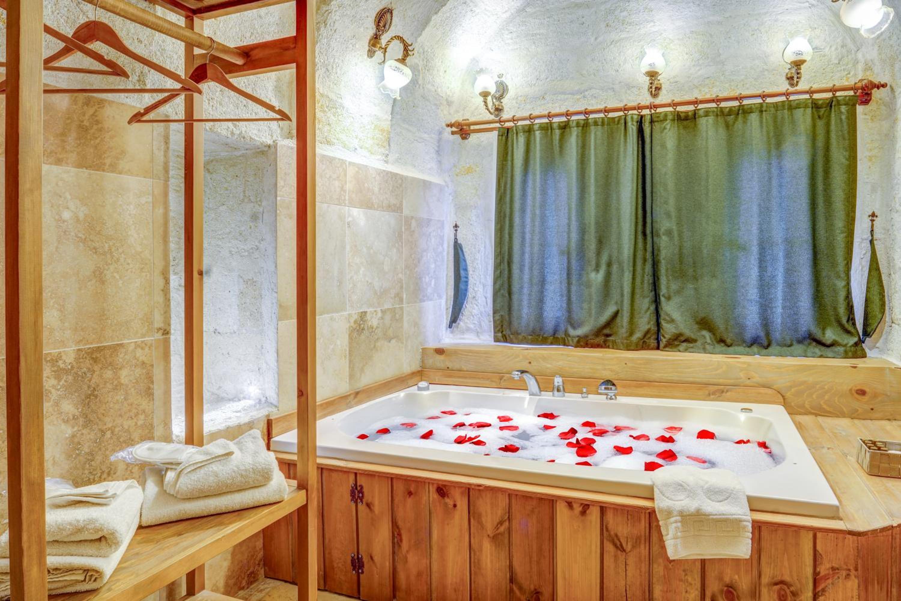 Double Room with Spa Bath photo 3