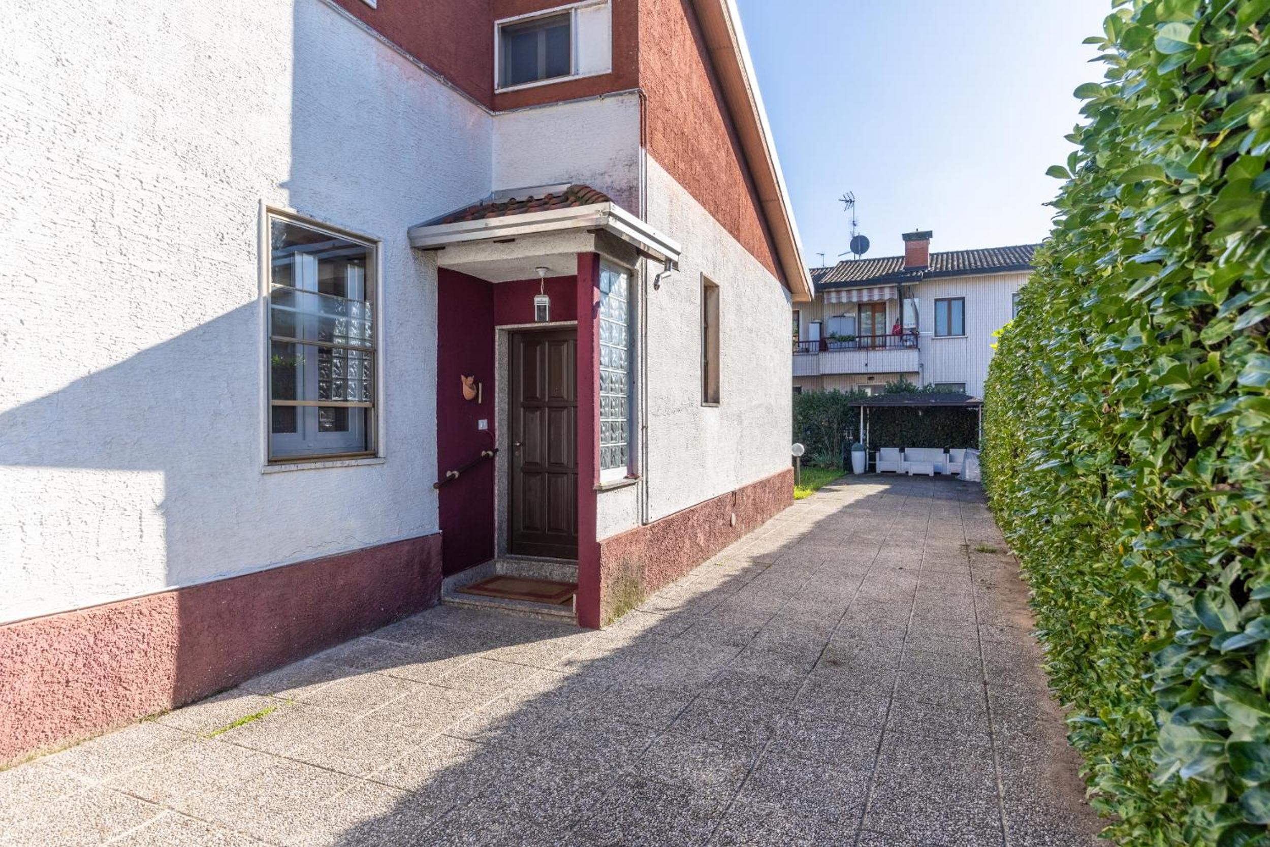 Two-Bedroom Apartment with Garden View photo 2