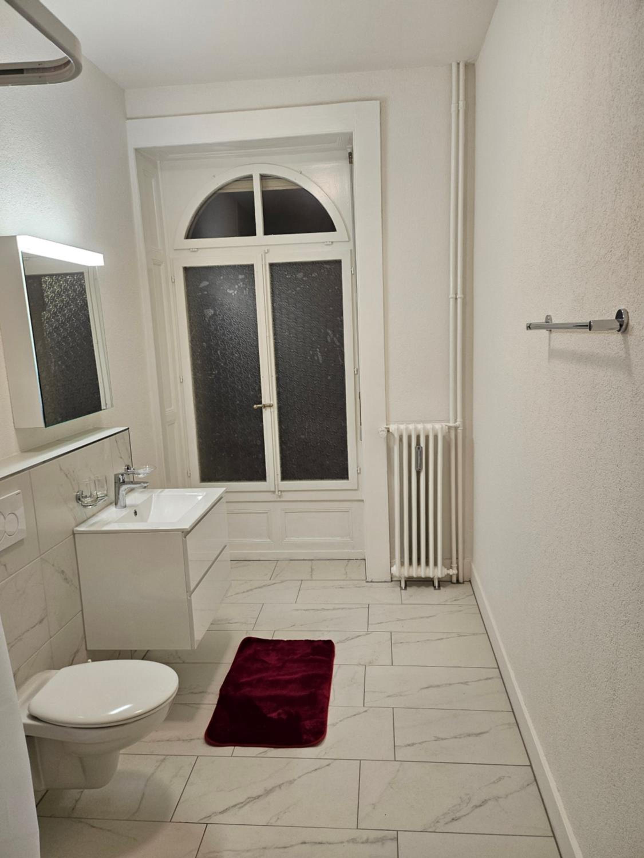 One-Bedroom Apartment photo 3