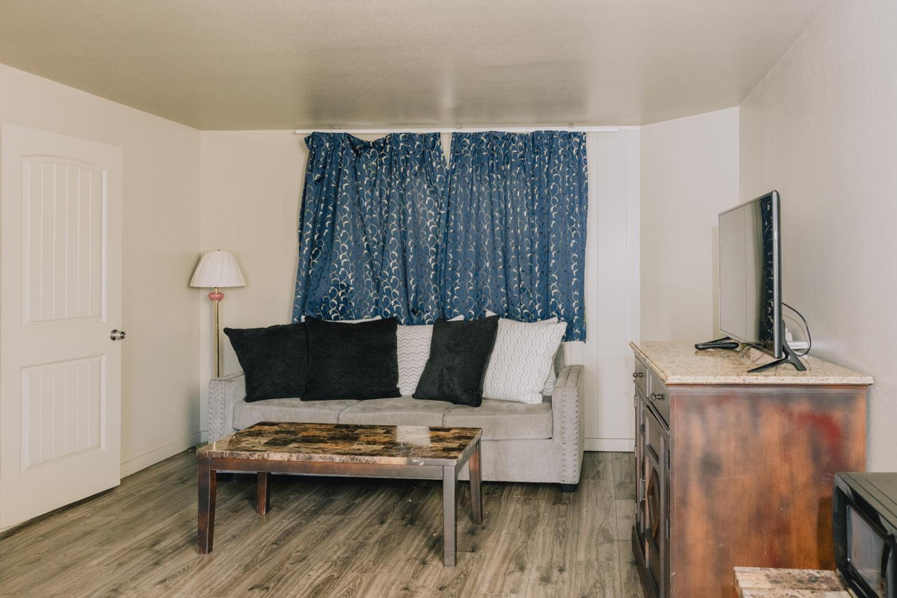 One-Bedroom Suite photo 2