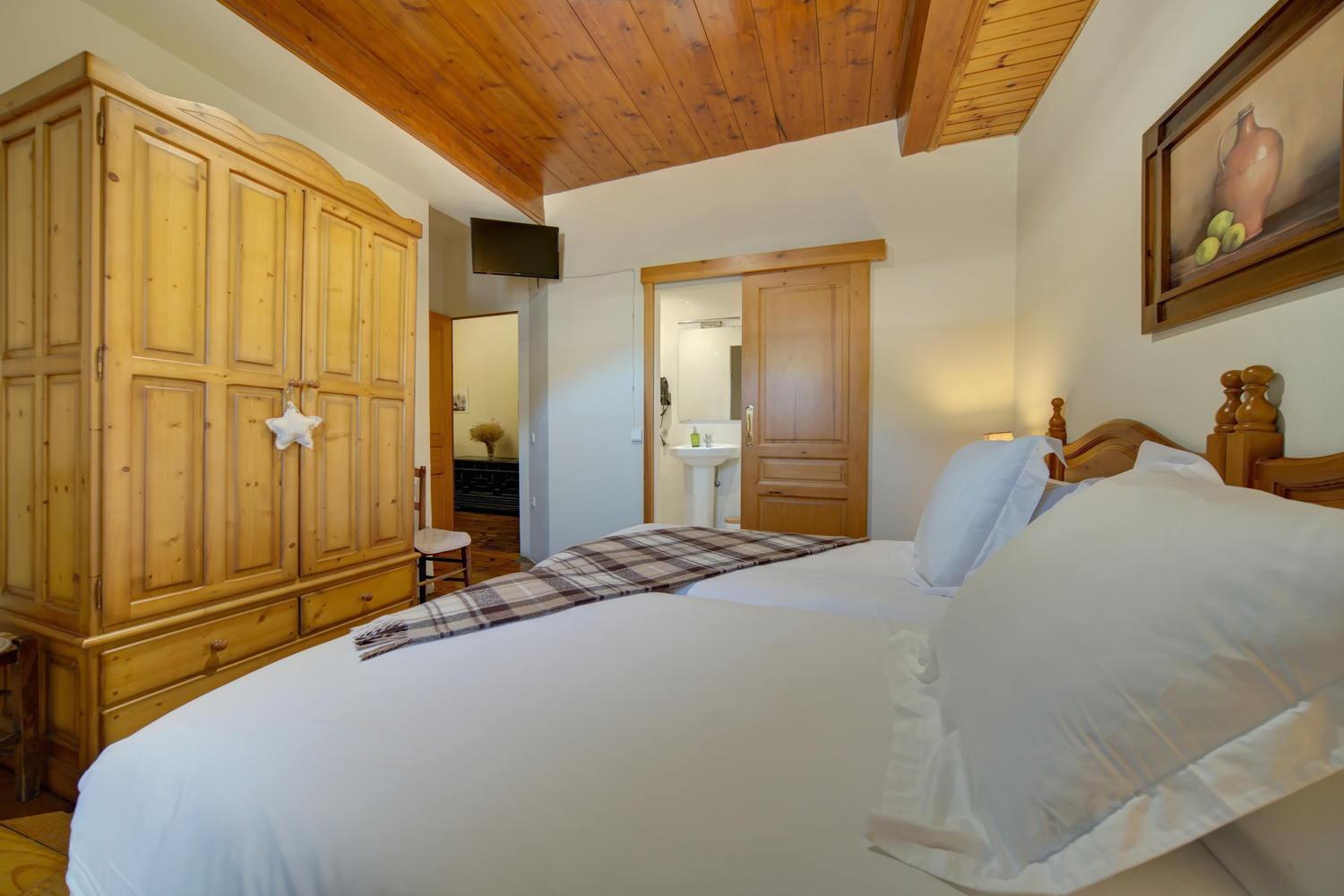 Double Room with Private Bathroom photo 3