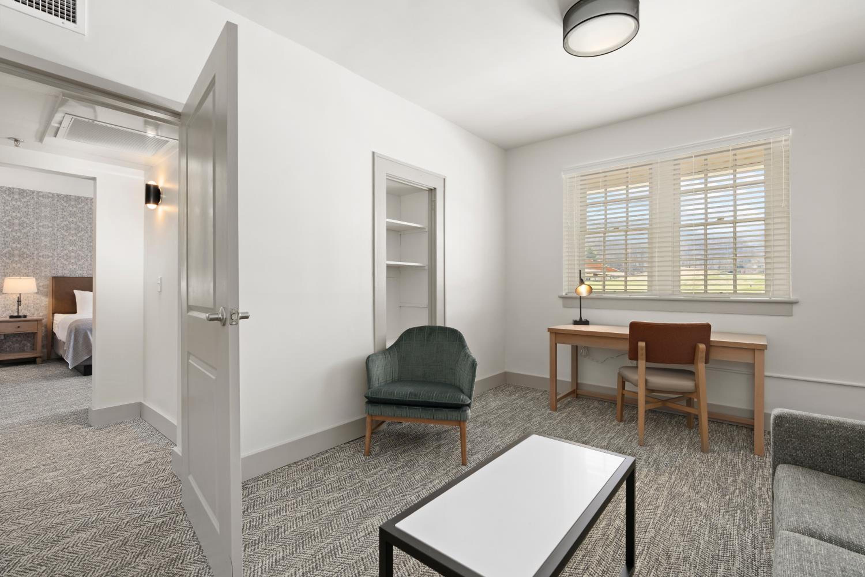 One-Bedroom King Suite with Balcony - Photo 6