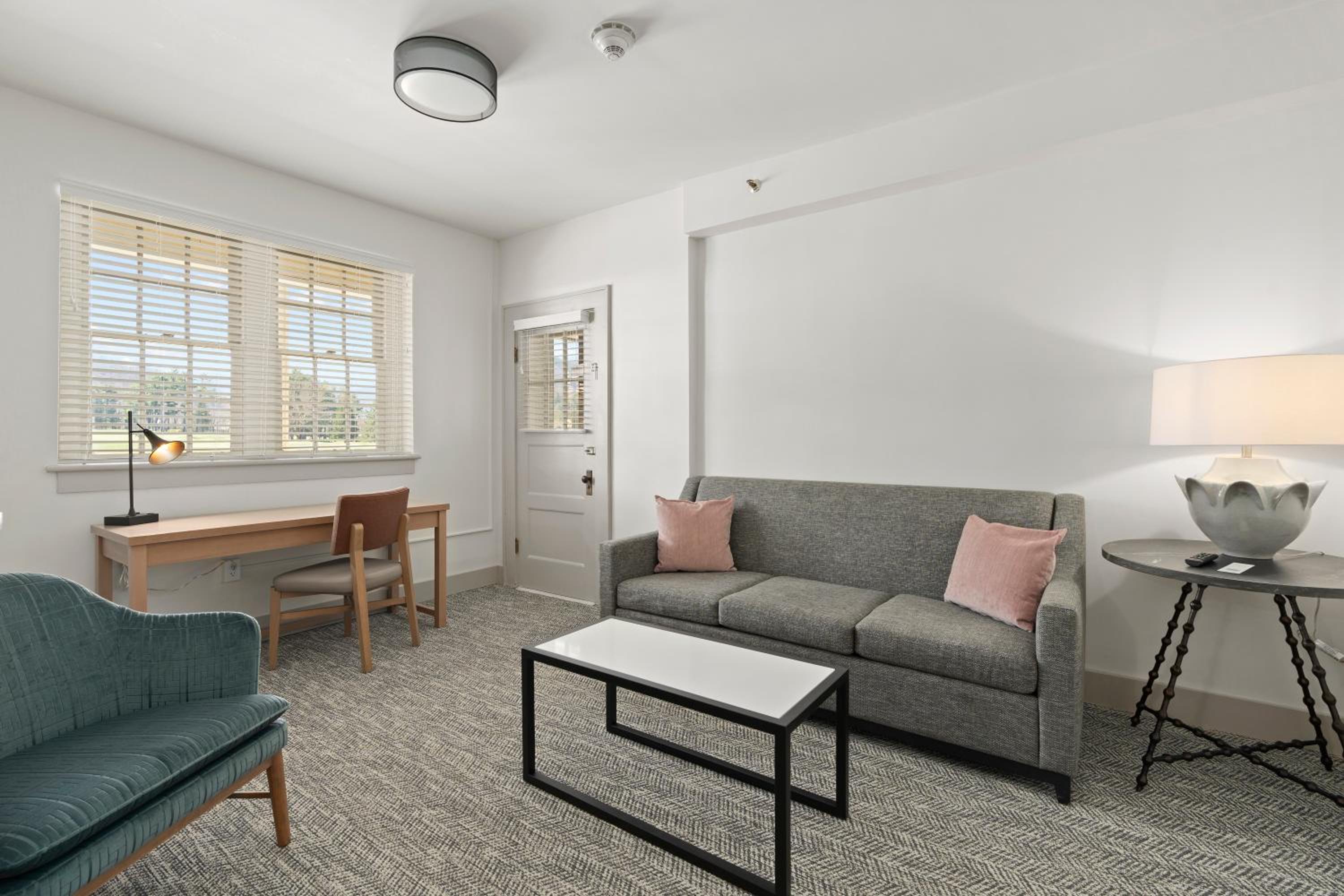 One-Bedroom King Suite with Balcony - Photo 2
