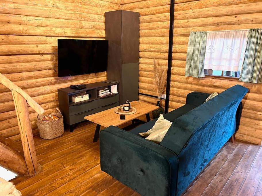 One-Bedroom House photo 1