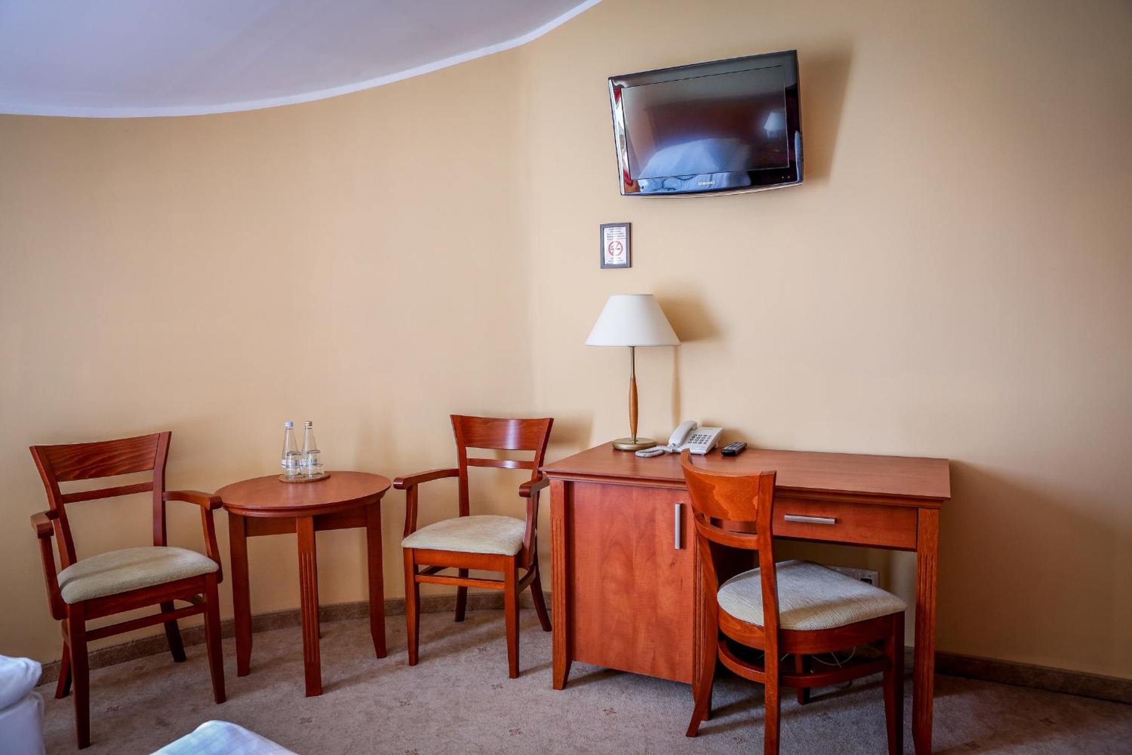 Twin Room - Photo 3