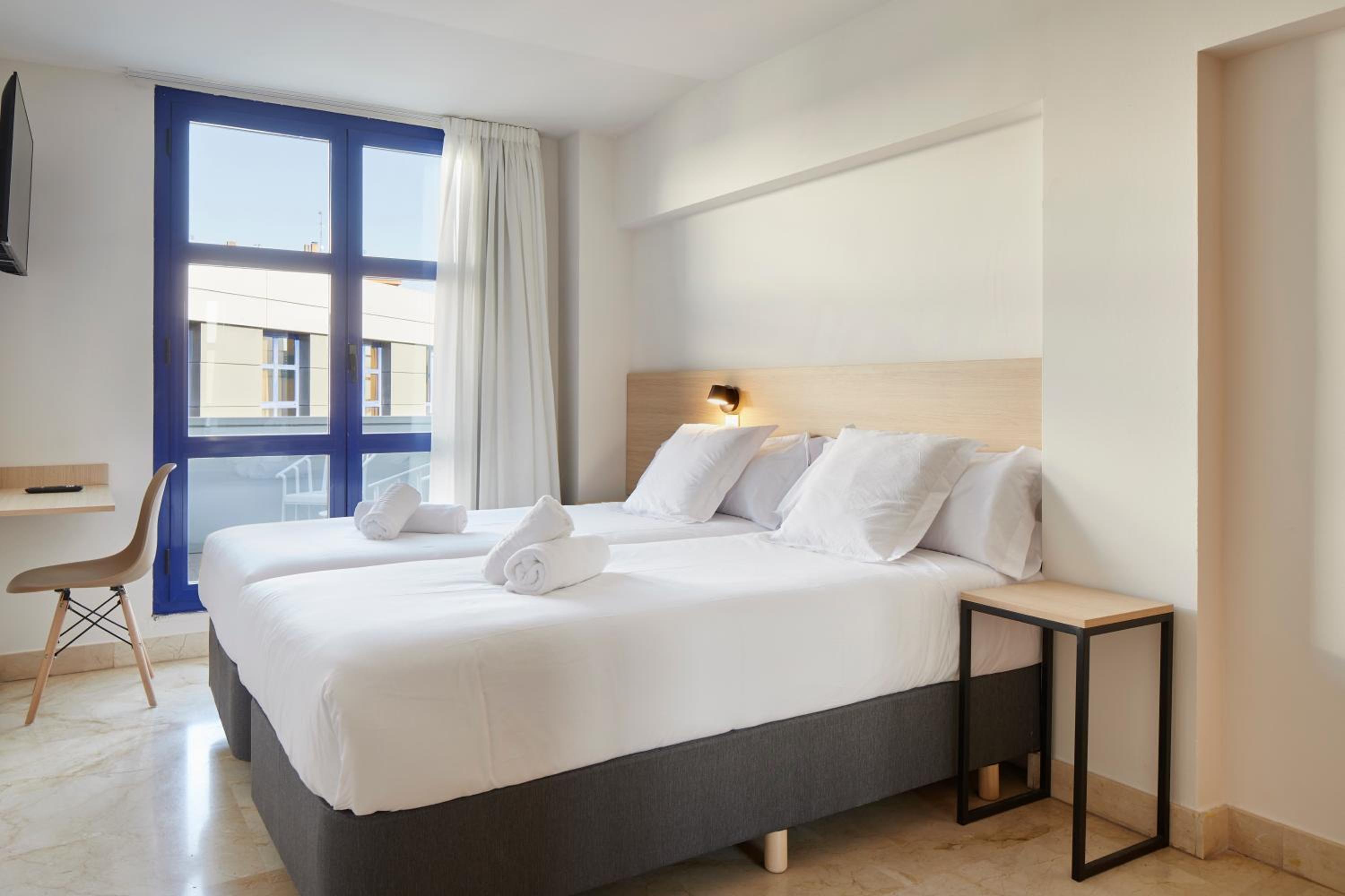 Twin Room - Photo 1