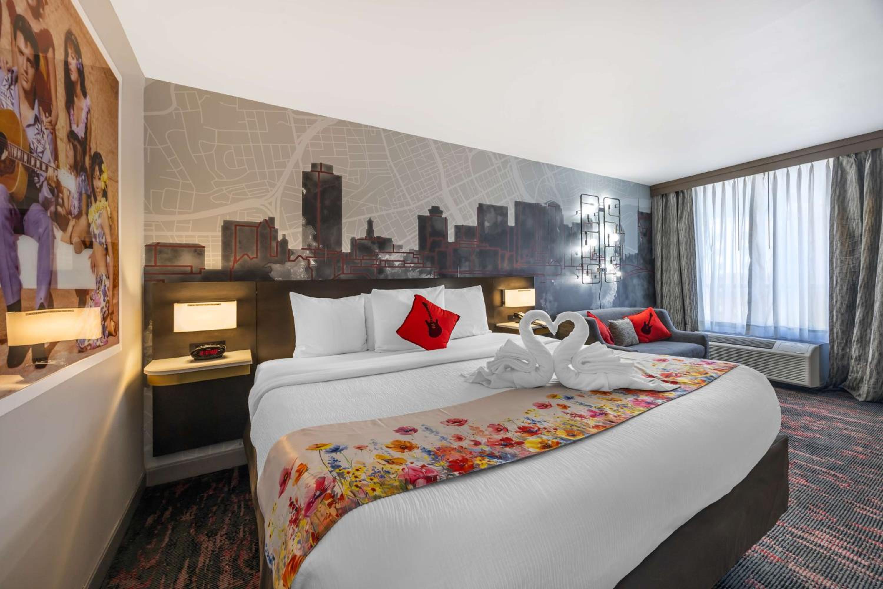 King Room with Sofa Bed at Best Western Downtown PLUS Music Row in Nashville