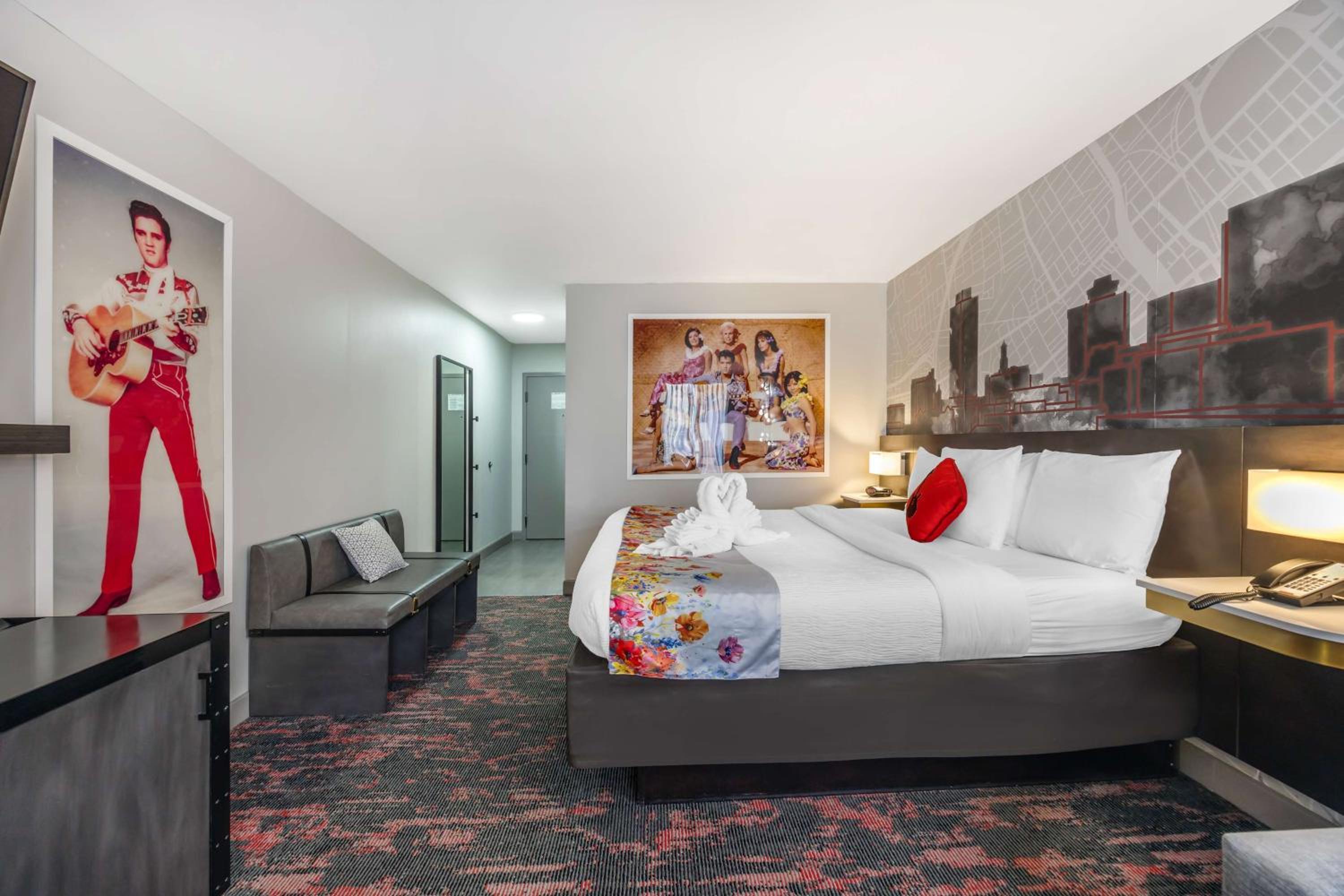 King Room with Sofa Bed thumbnail 5