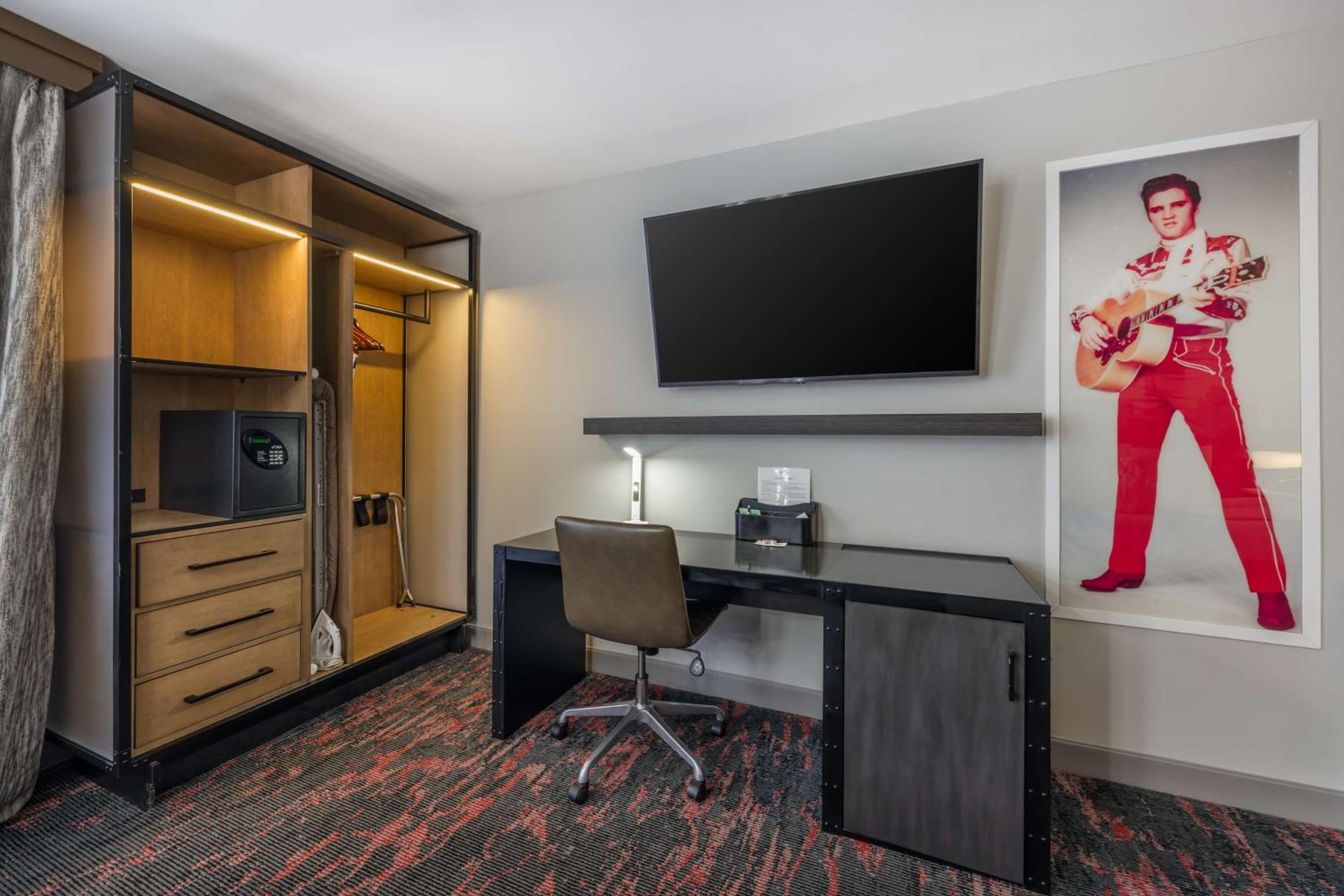 King Room with Sofa Bed