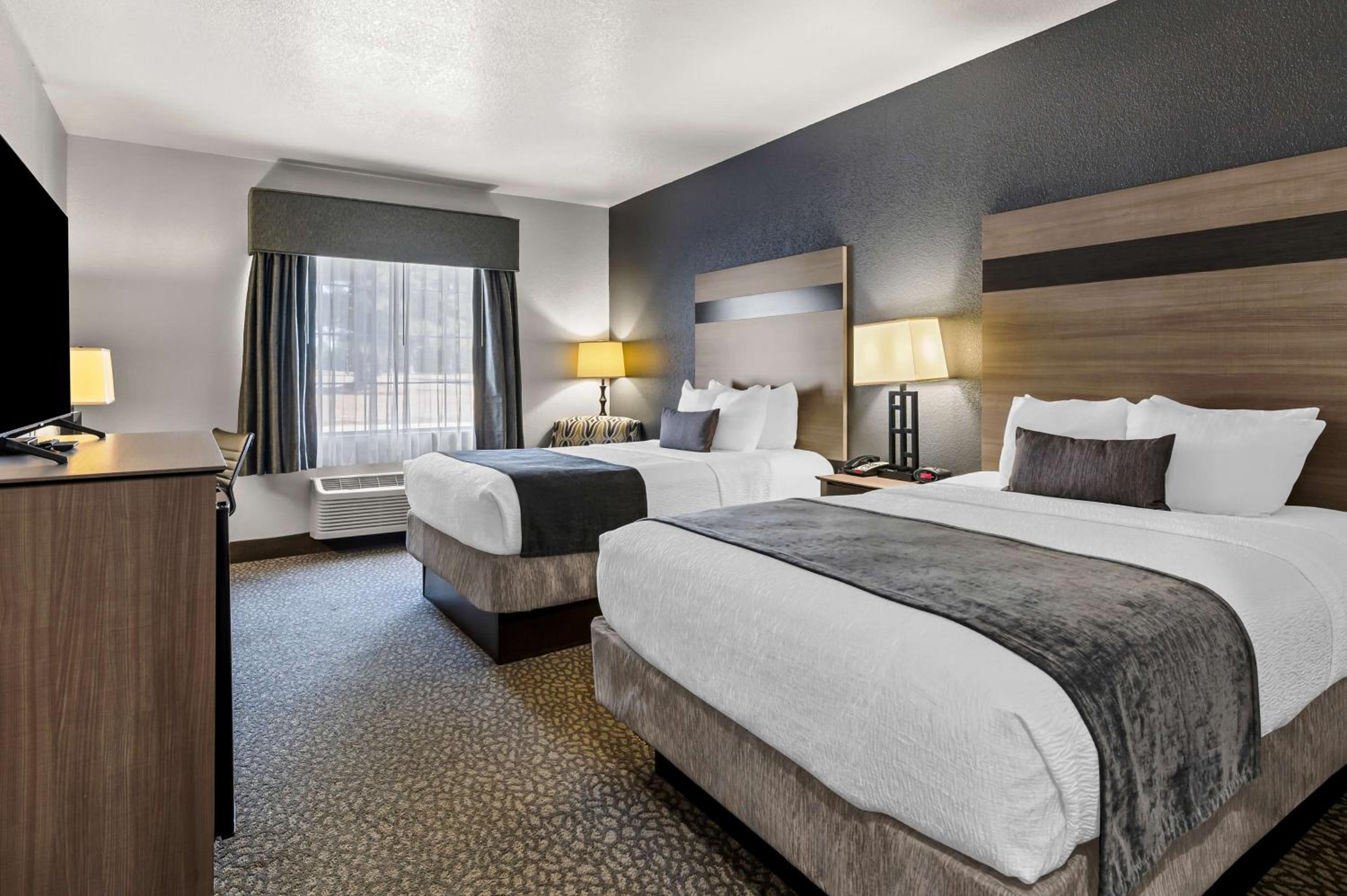 Queen Room with Two Queen Beds - Photo 1