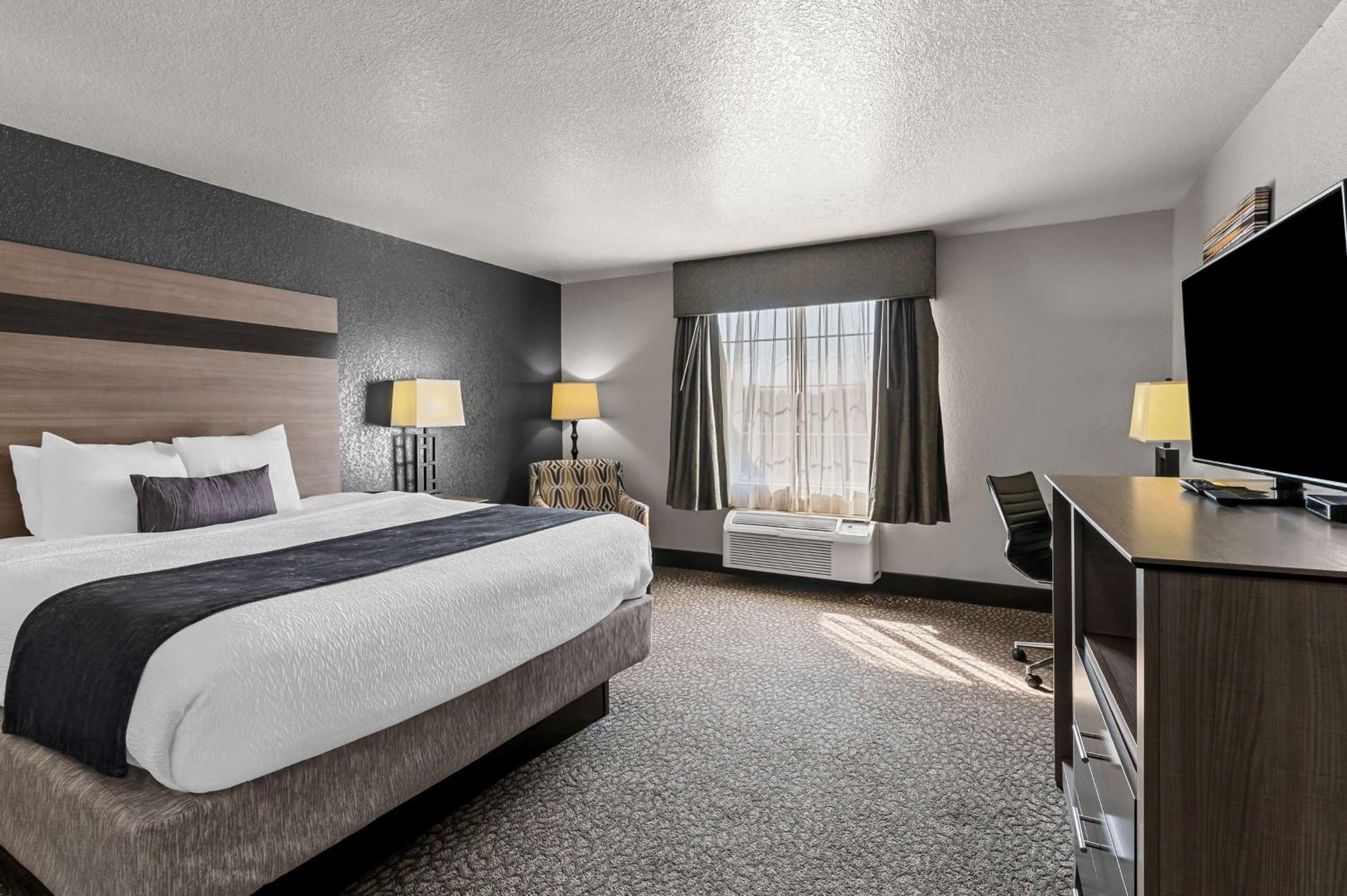King Room - Non-Smoking - Photo 1