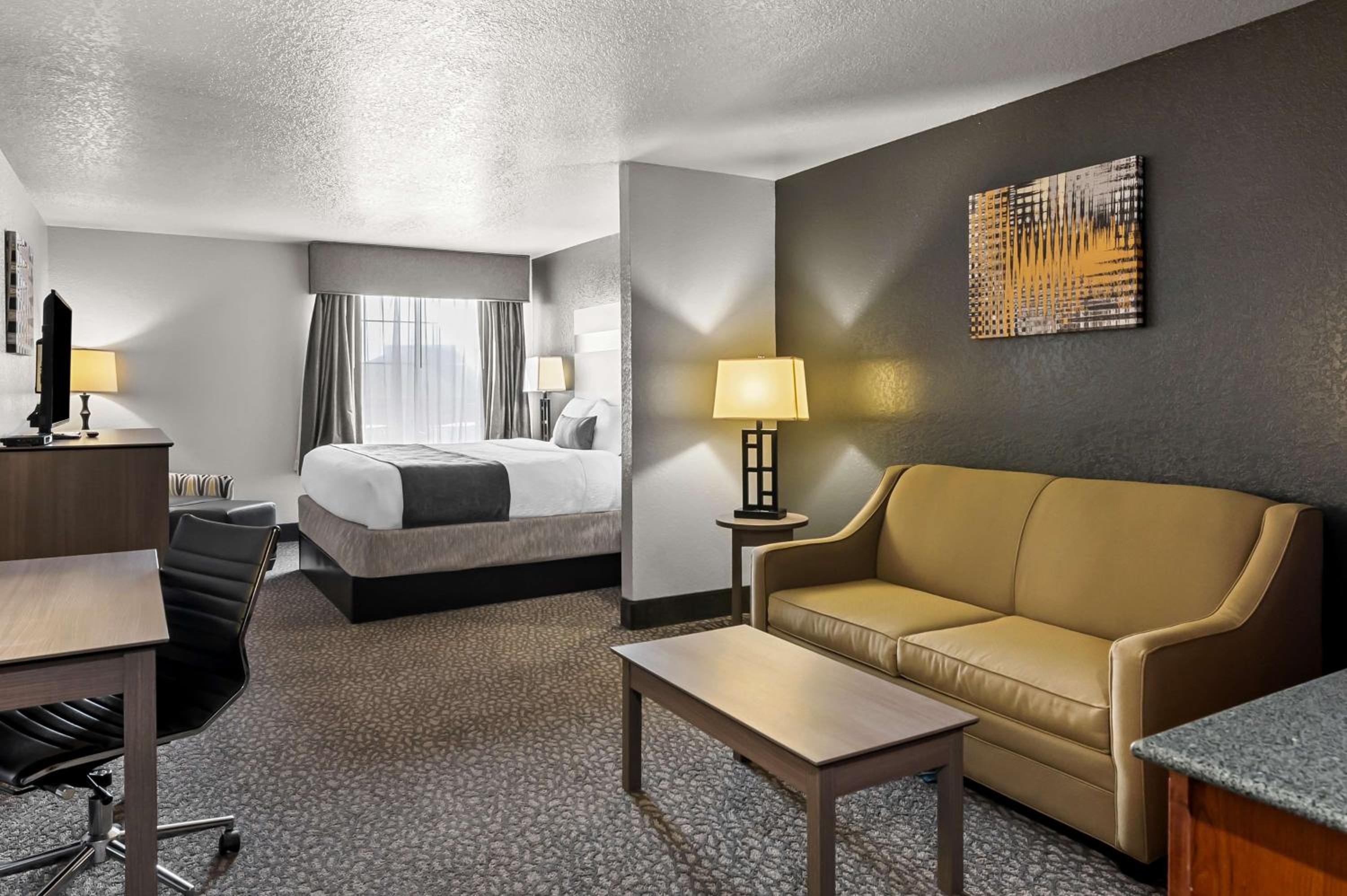 King Suite - Non-Smoking - Photo 1