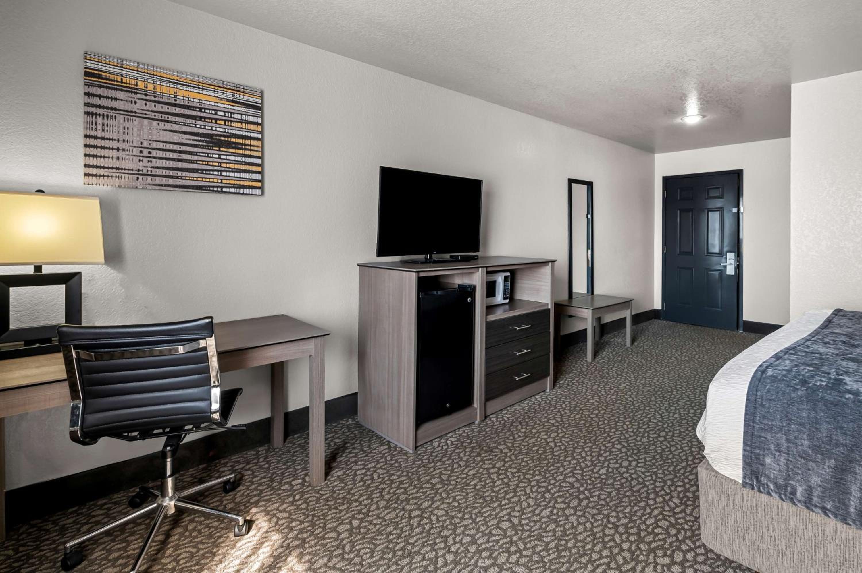 King Room - Non-Smoking - Photo 2