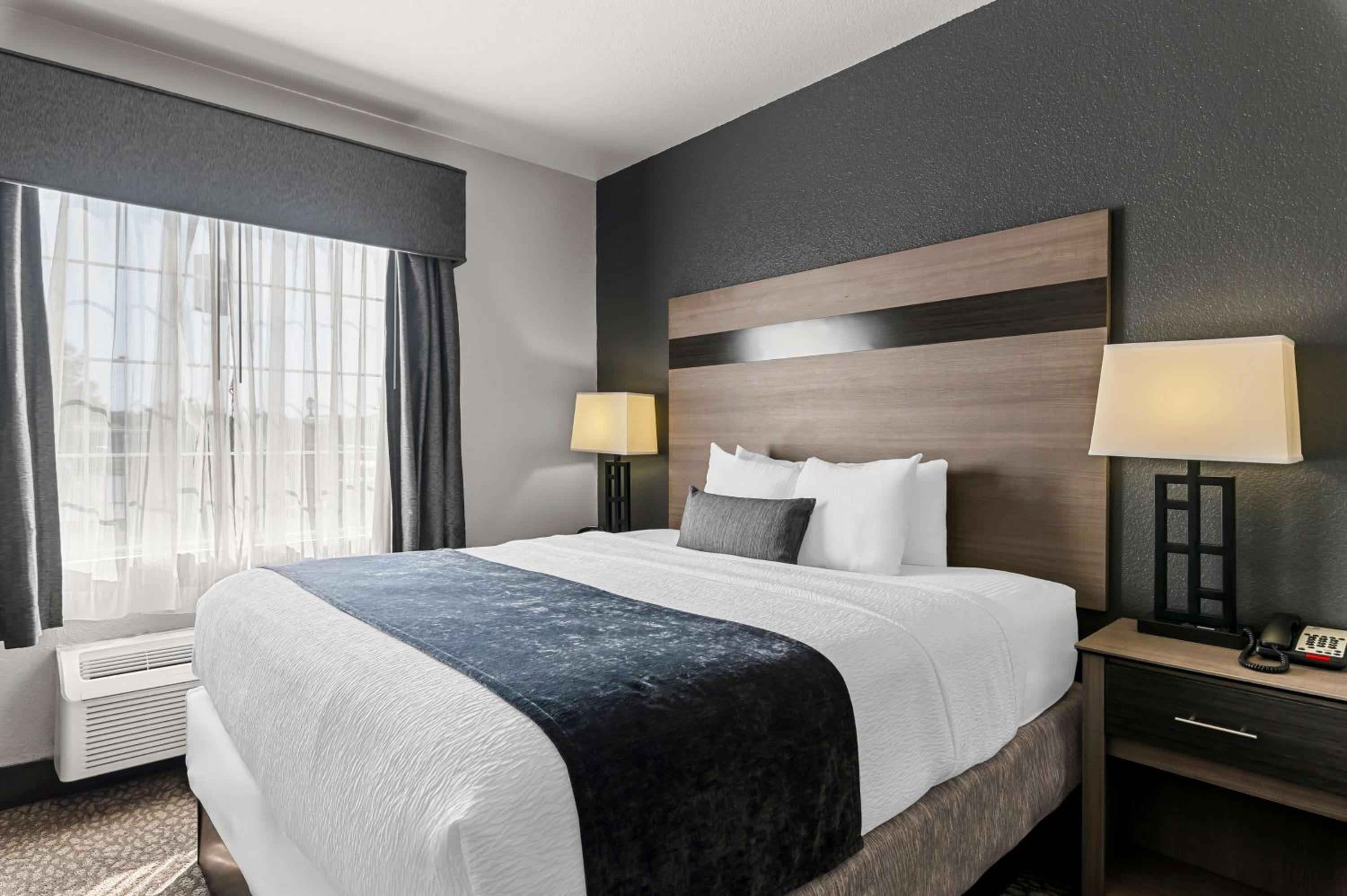 King Suite - Photo 2