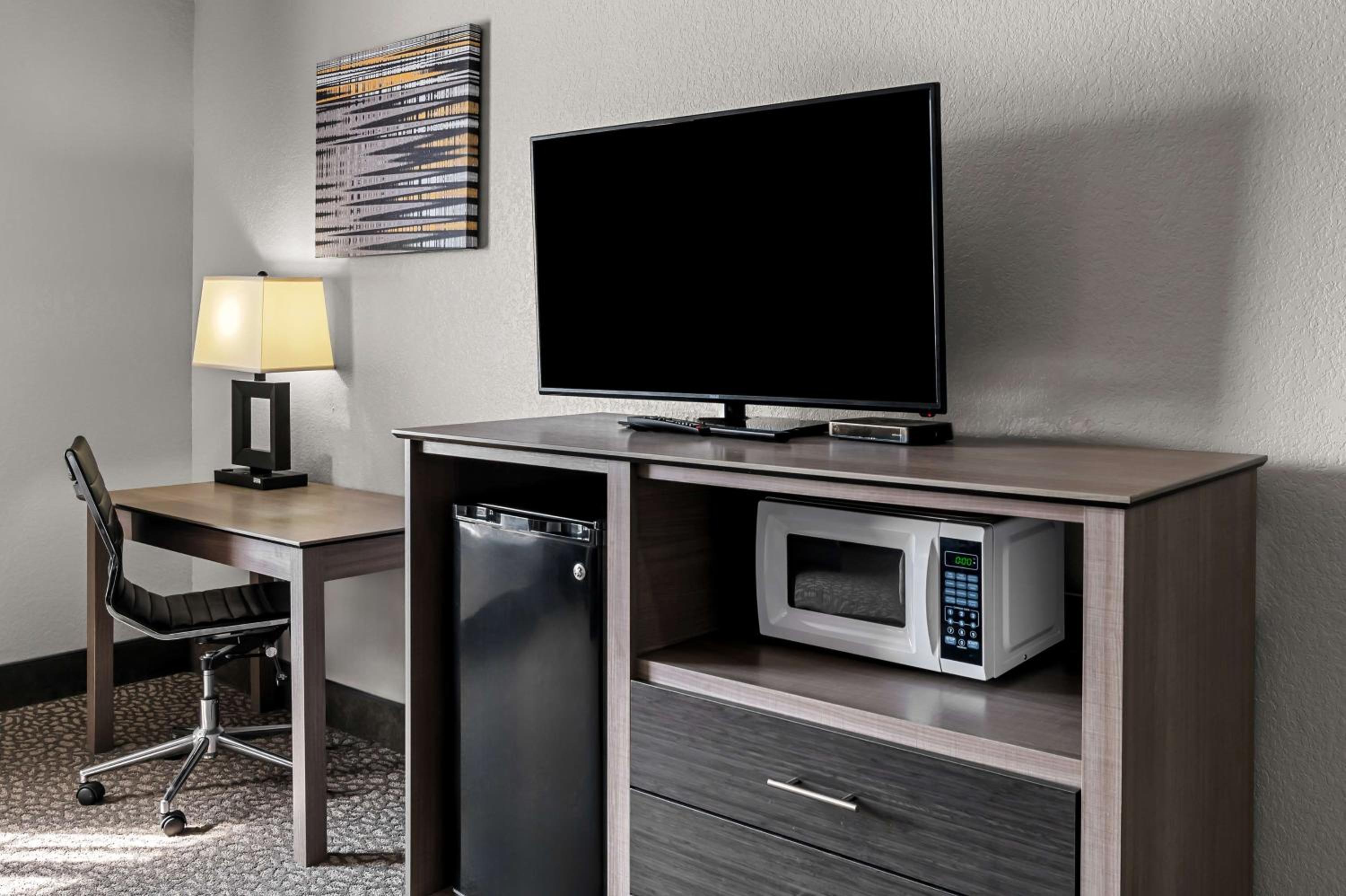 King Room - Non-Smoking - Photo 3