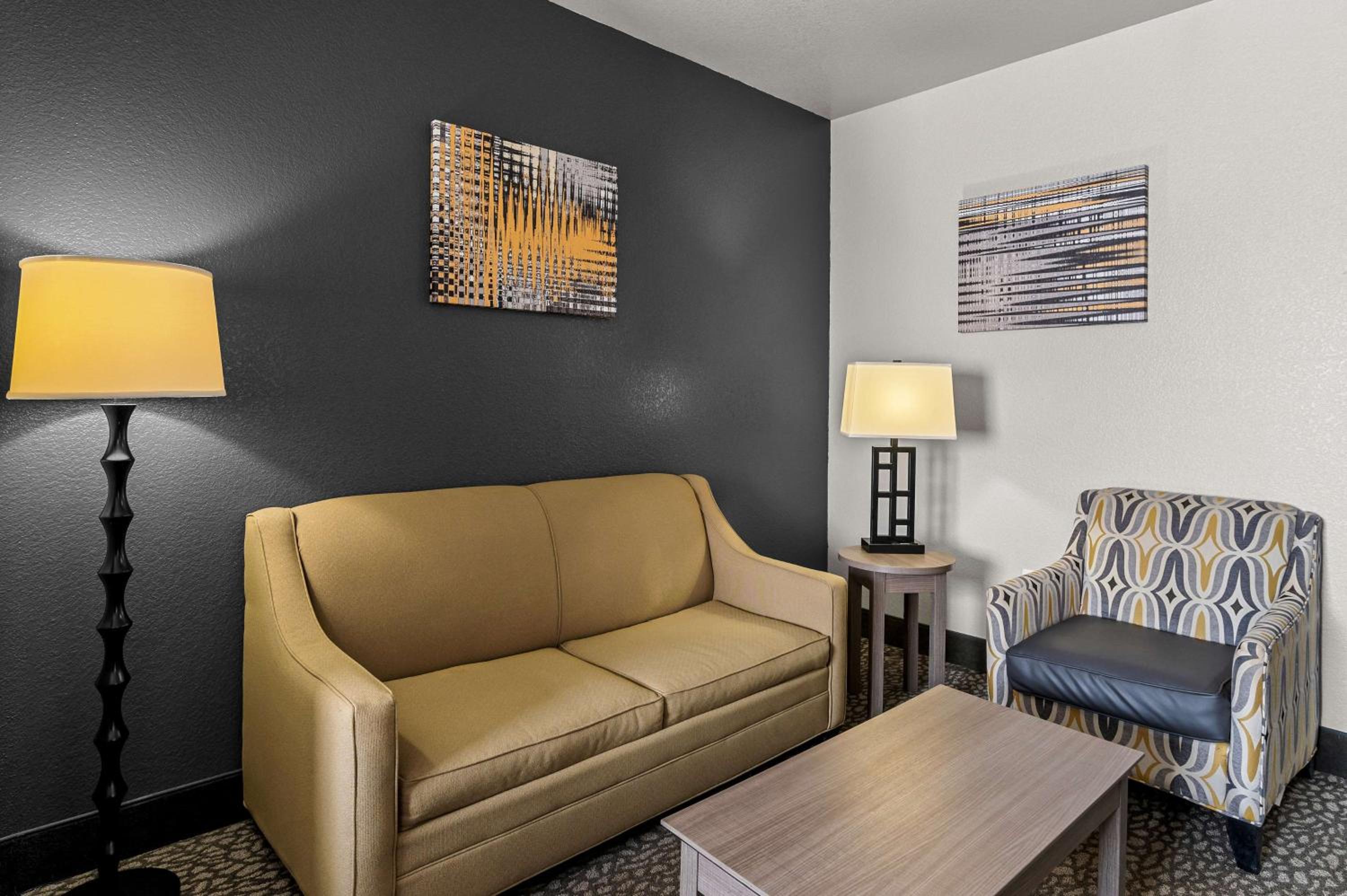 King Suite - Photo 3