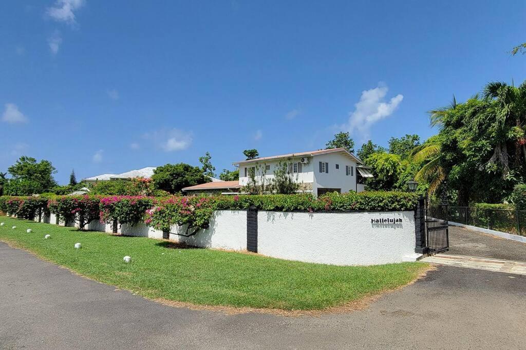 Three-Bedroom House photo 1