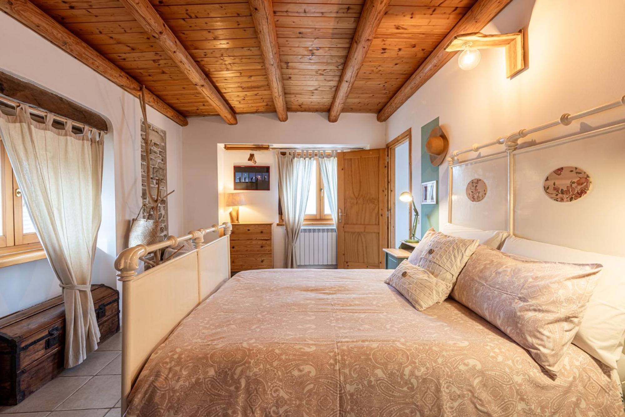 Deluxe Room - Photo 6