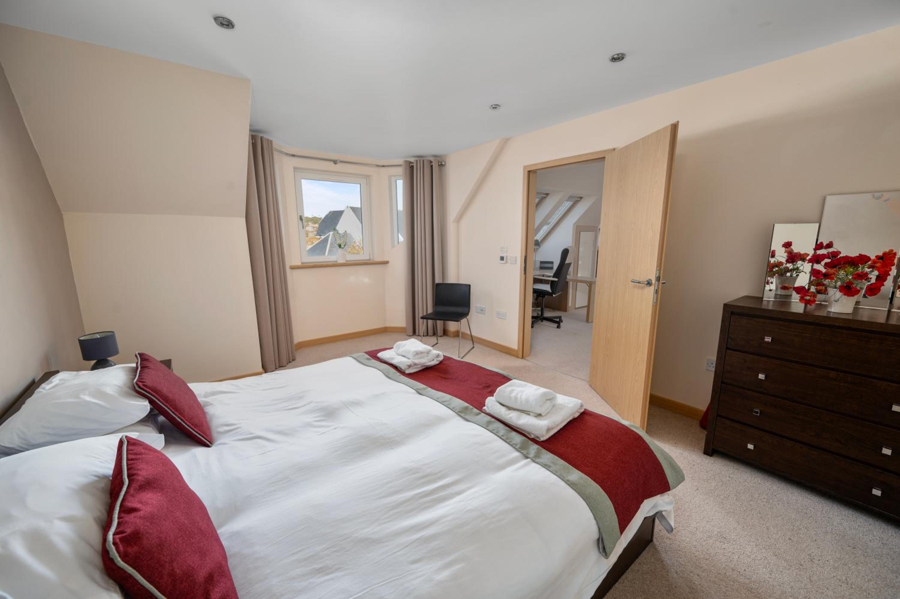 Four-Bedroom House photo 3