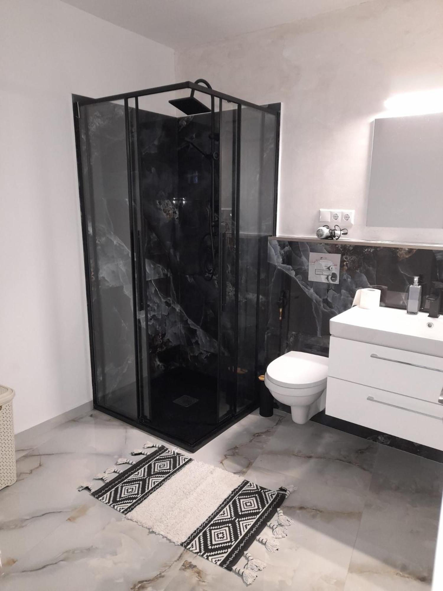 Three-Bedroom Apartment with Water View photo 2